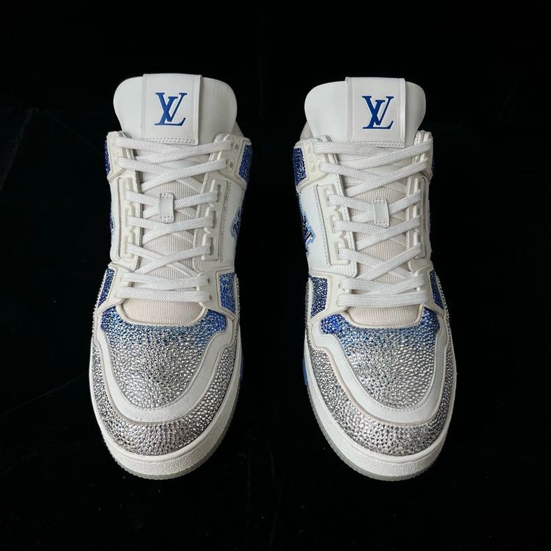 Louis Vuitton Louis Vuitton Blue sky and white clouds full of drilling b Size US 9.5 / EU 42-43 - 2 Thumbnail
