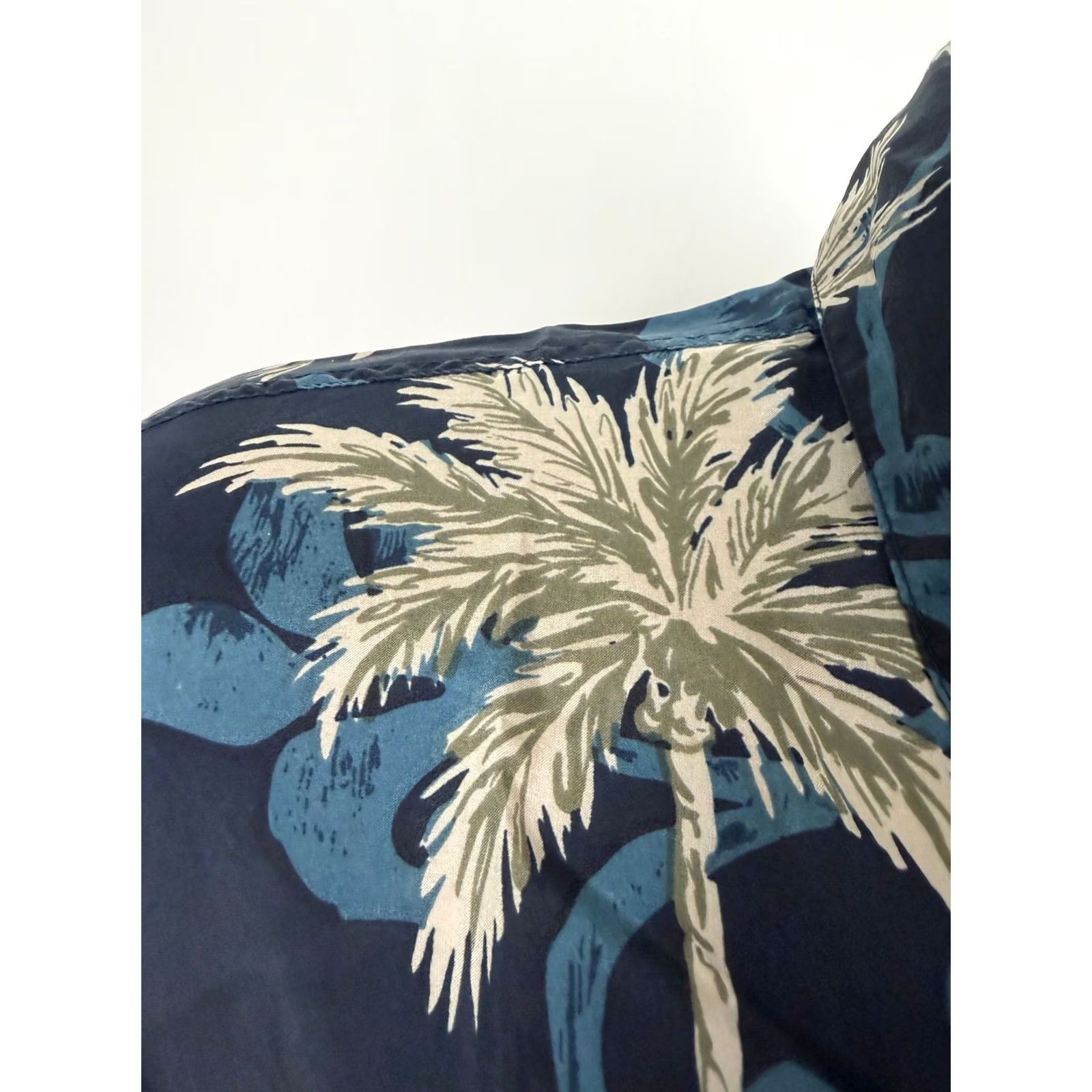 Vintage VINTAGE 90s Summa Hawaiian Shirt Men S Oversized Floral Palm Tree Luau Navy Button-Up Shirt Size US S / EU 44-46 / 1 - 4 Thumbnail