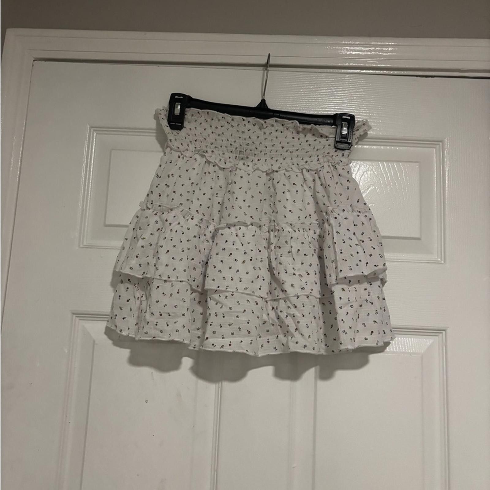 Other Chic White Floral Mini Skirt Size 28" / US 6 / IT 42 - 1 Thumbnail