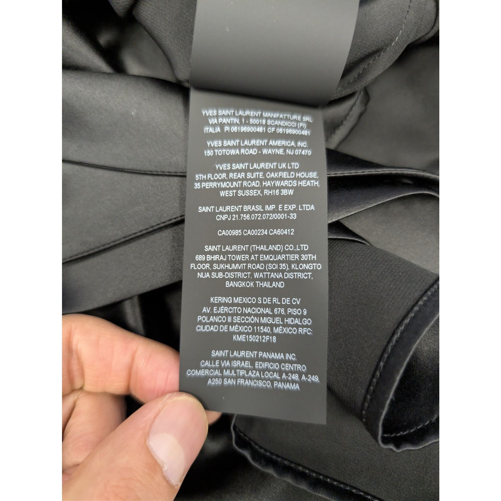Saint Laurent Paris o1rshd1 silk shirt with a bow at the neck in Black Size US S / EU 44-46 / 1 - 20 Thumbnail