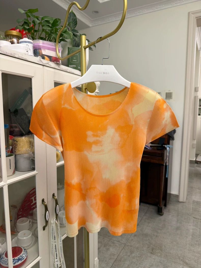 Issey Miyake Issey Miyake size:3 Orange pleated marble-patterned top Size XS / US 0-2 / IT 36-38 - 1 Thumbnail