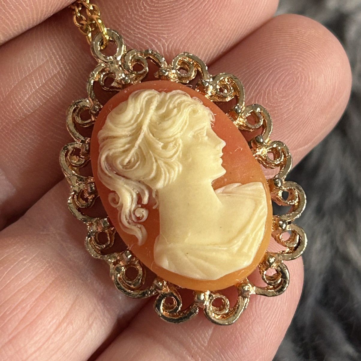 Vintage Vintage filigree dogtooth Victorian lady cameo necklace Size ONE SIZE - 1 Thumbnail