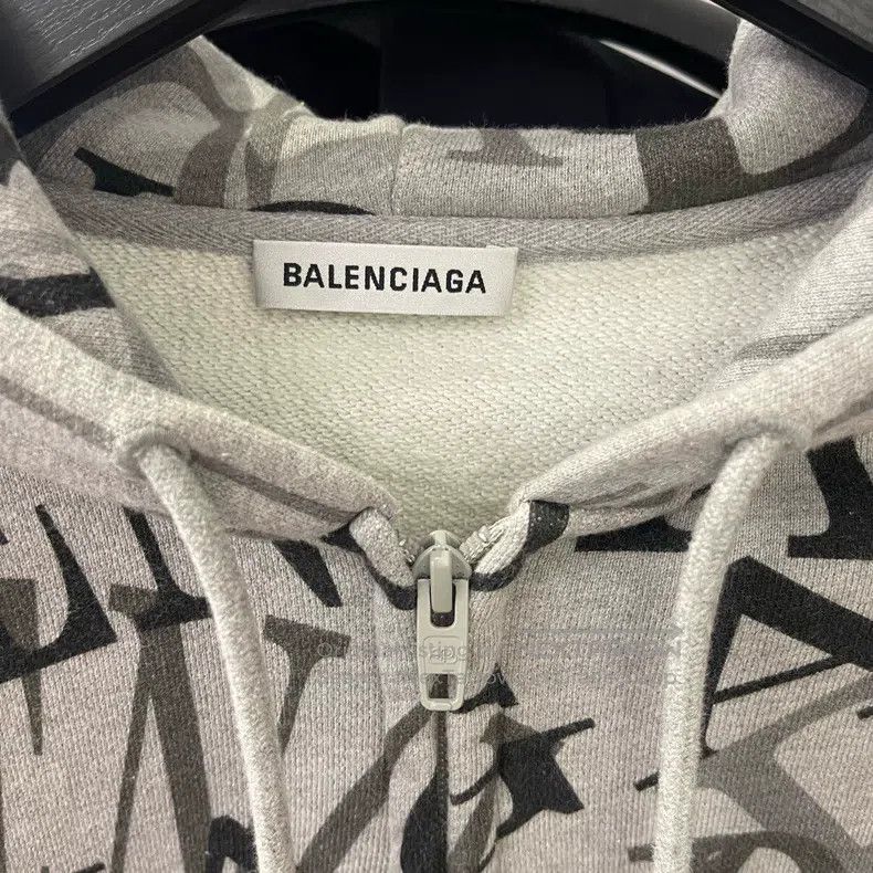 Balenciaga Balenciaga Zip-Up Hoodie with Allover Letter Print Size US XS / EU 42 / 0 - 3 Thumbnail