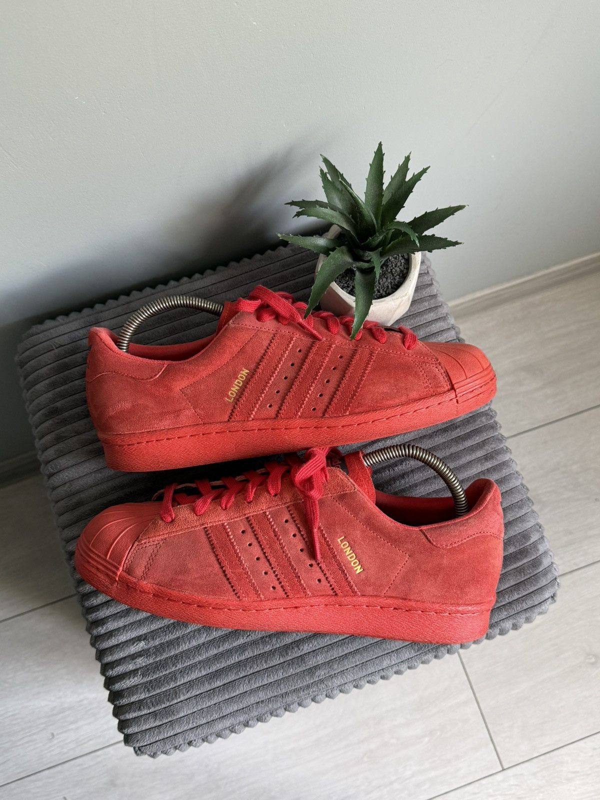 Adidas Vintage Adidas Superstar London Sneakers Size US 10 / EU 43 - 1 Thumbnail