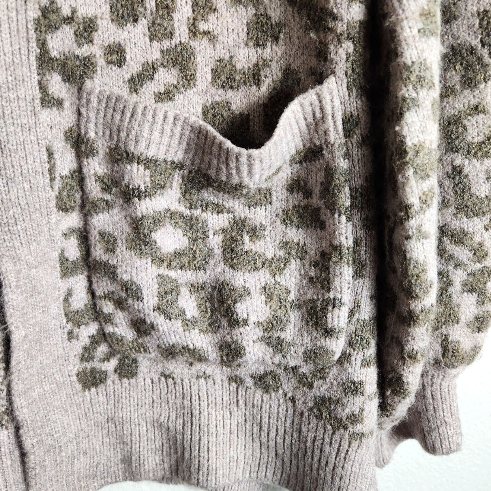 Abercrombie & Fitch Abercrombie & Fitch Womens Taupe Leopard Open Front Cardigan Sweater XS Lounge Cardigan Open Front Womens Leopard Knit Sale Size XS / US 0-2 / IT 36-38 - 4 Thumbnail