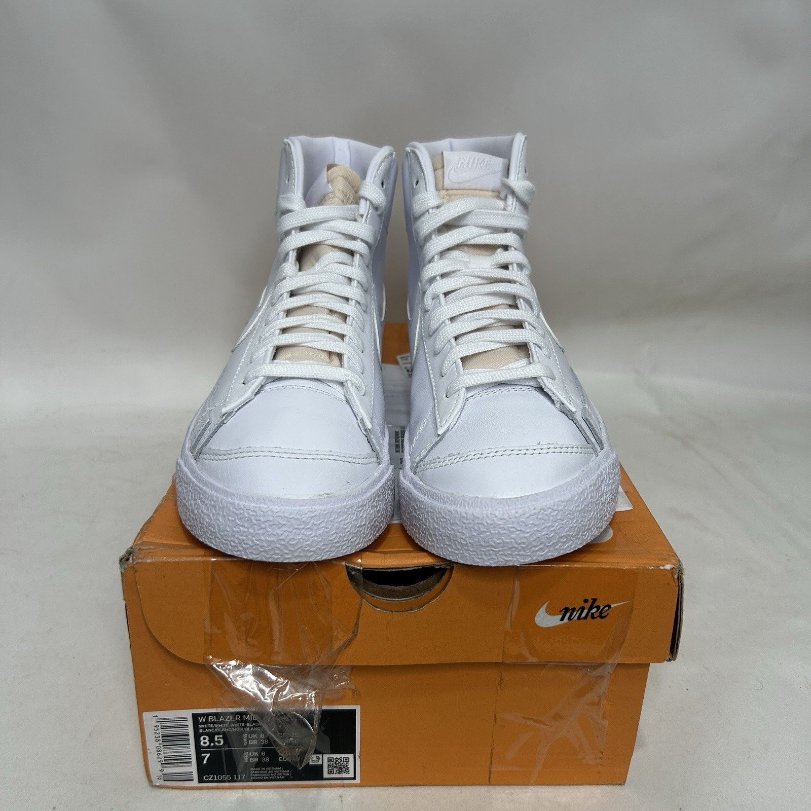 Nike Nike Blazer '77 Vintage Mid WMNS “Triple White” Size US 8.5 / IT 38.5 - 2 Thumbnail