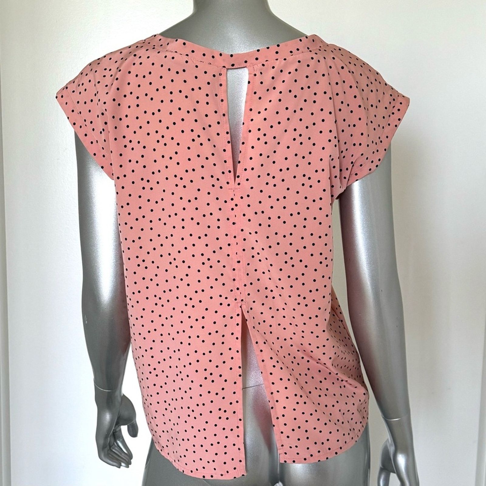Abercrombie & Fitch New! Abercrombie and Fitch salmon polka dot shirt, Size S Size S / US 4 / IT 40 - 2 Thumbnail