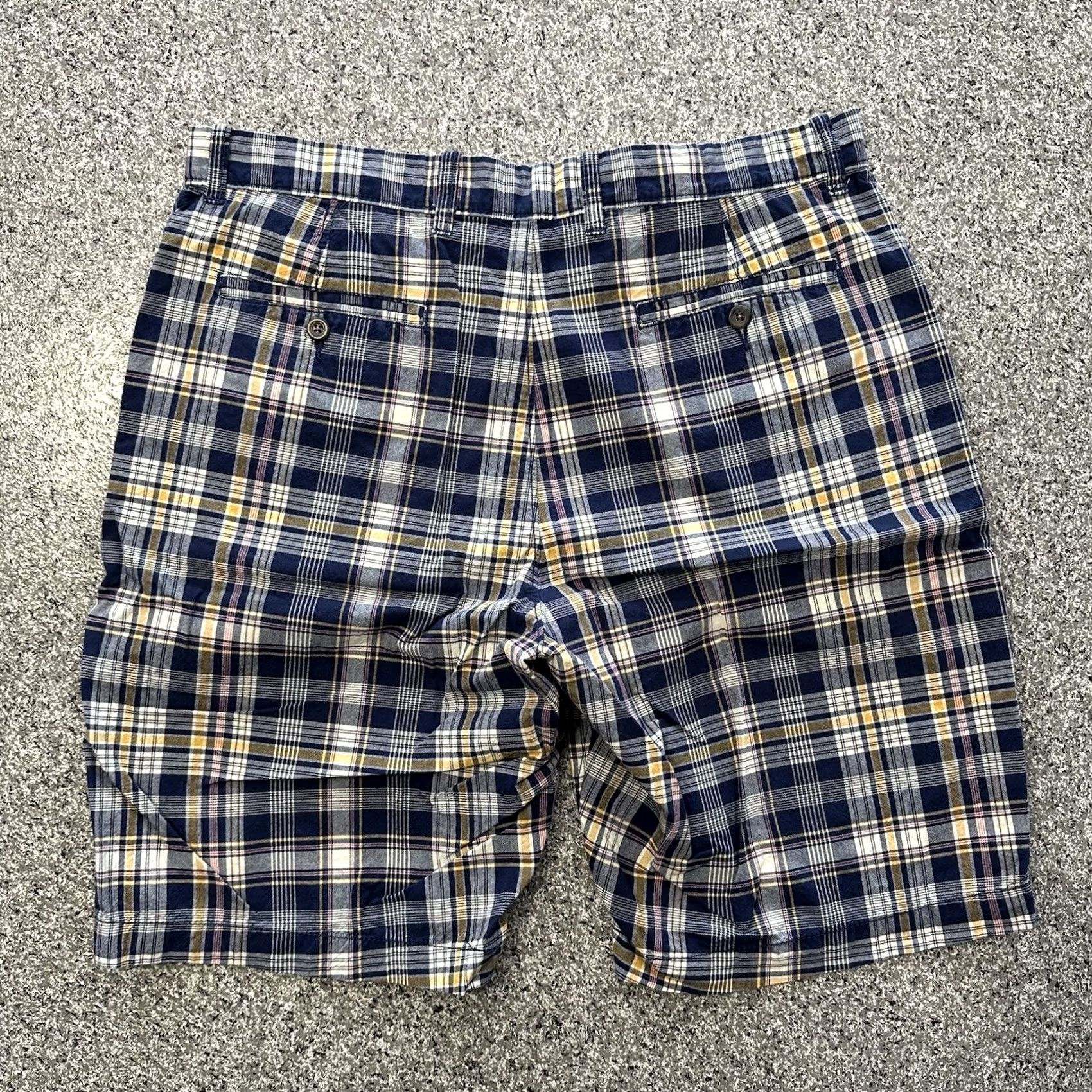 Gap Gap Shorts Mens 36 Navy Plaid Flat Front 10” Inseam Pockets Cotton Casual Size US 35 - 3 Thumbnail