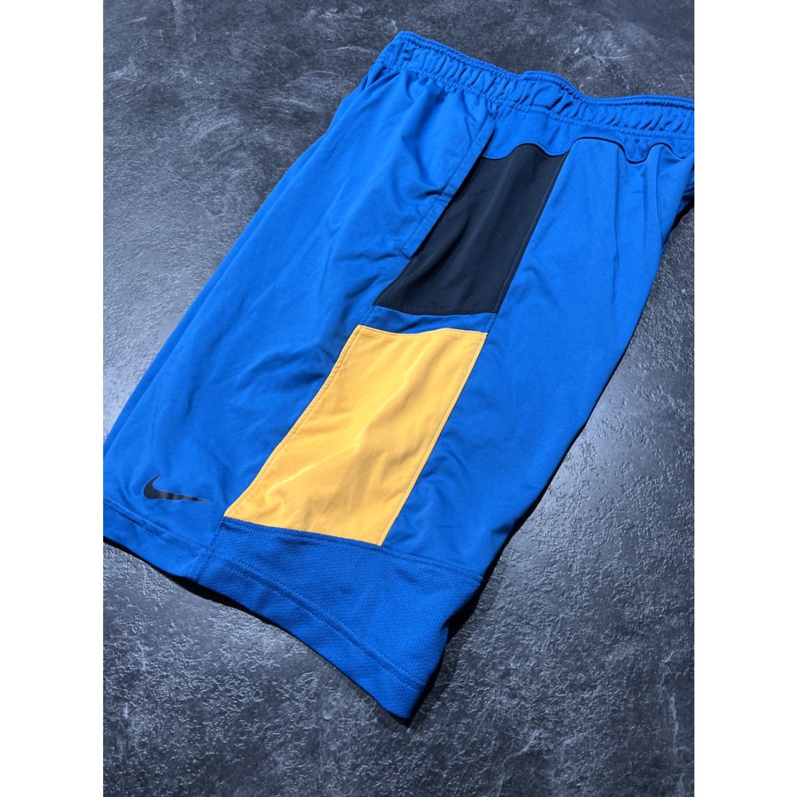 Nike VINTAGE Nike Athletic Shorts Blue Mens Small S Activewear 21.75 Inseam Sports Cross Training Size US 29 - 2 Thumbnail