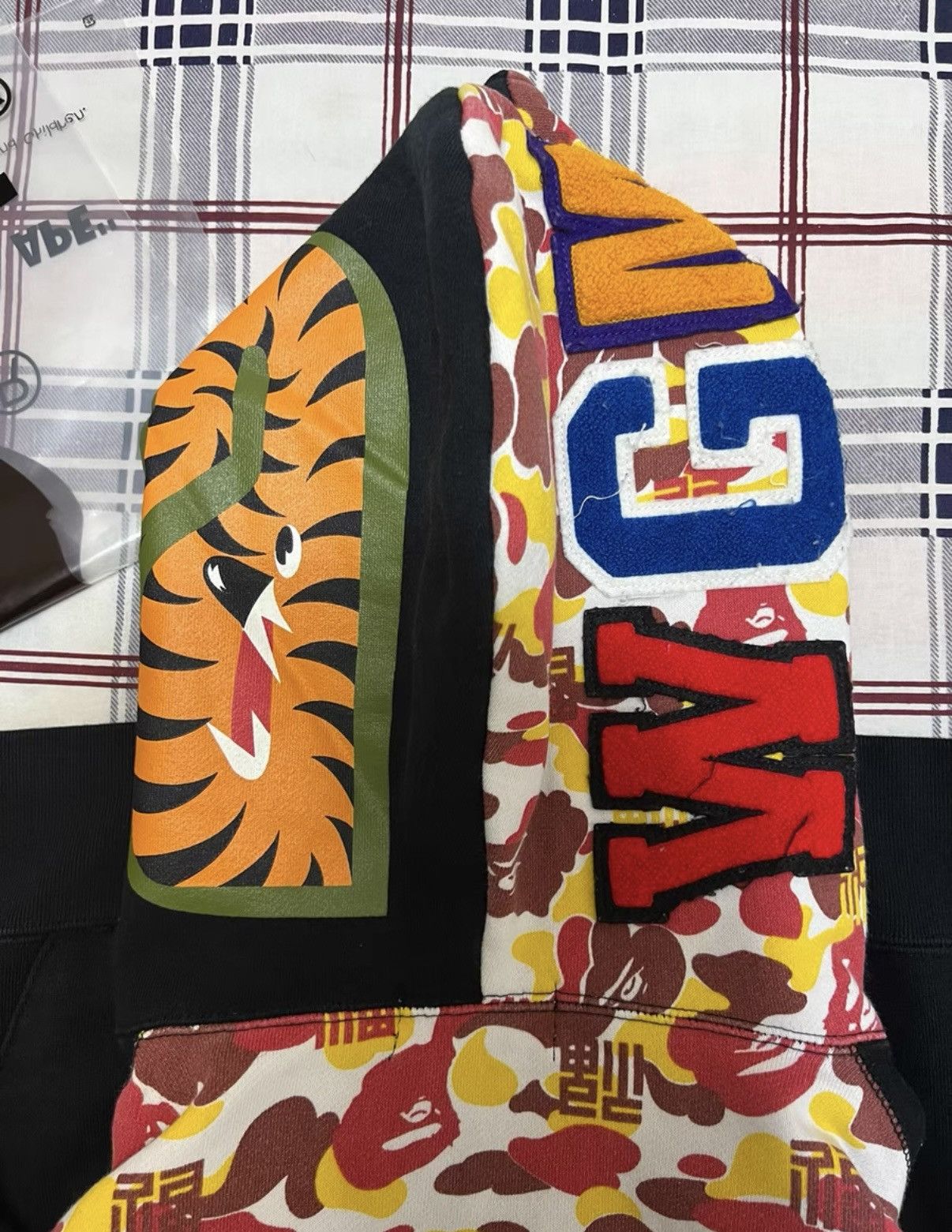 Bape BAPE OG Nigo Era Beijing Exclusive Camo Shark Hoodie Size US L / EU 52-54 / 3 - 7 Thumbnail