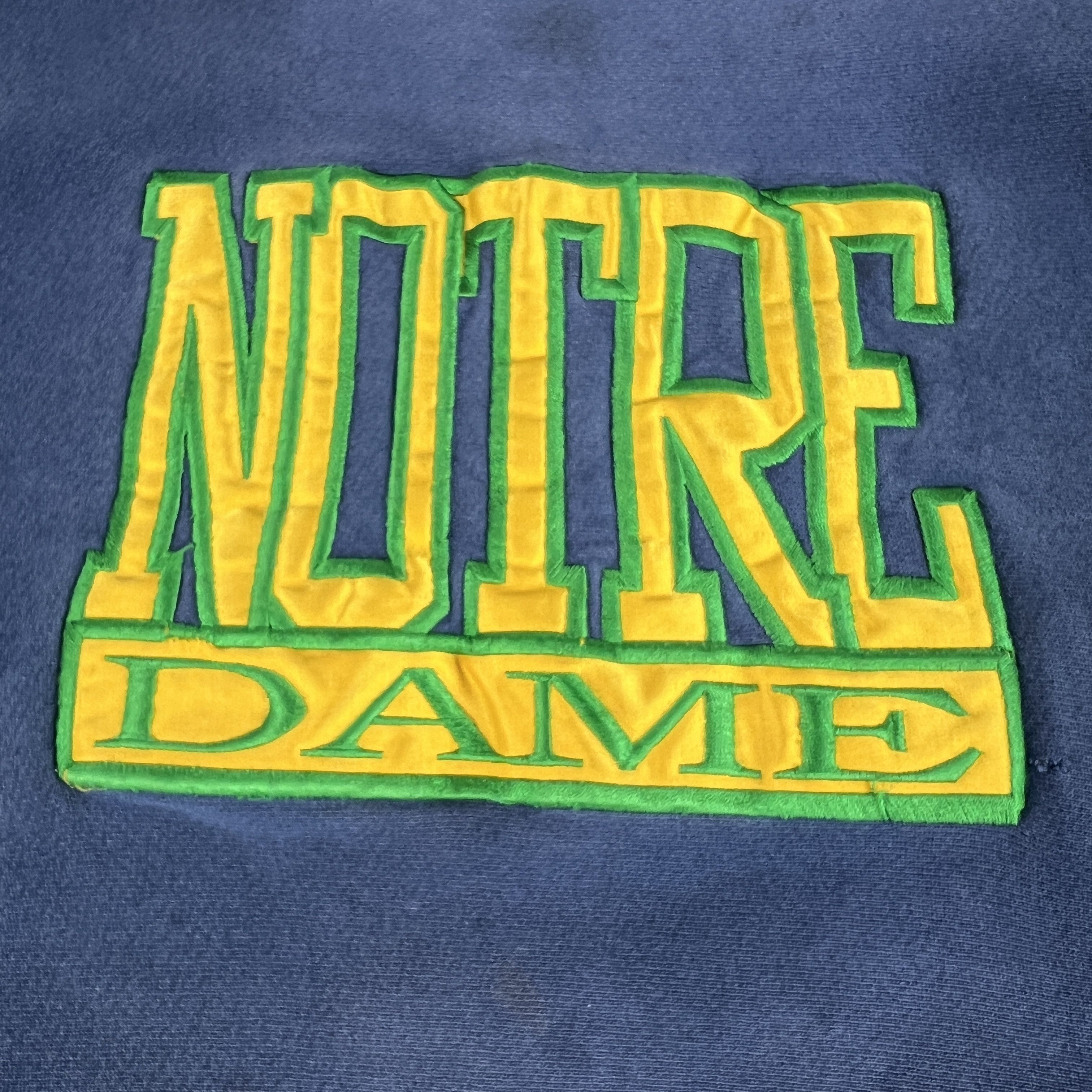 NCAA × Vintage VTG Notre Dame Fightin Irish Sweatshirt Thrashed Crewneck Size US XL / EU 56 / 4 - 9 Thumbnail