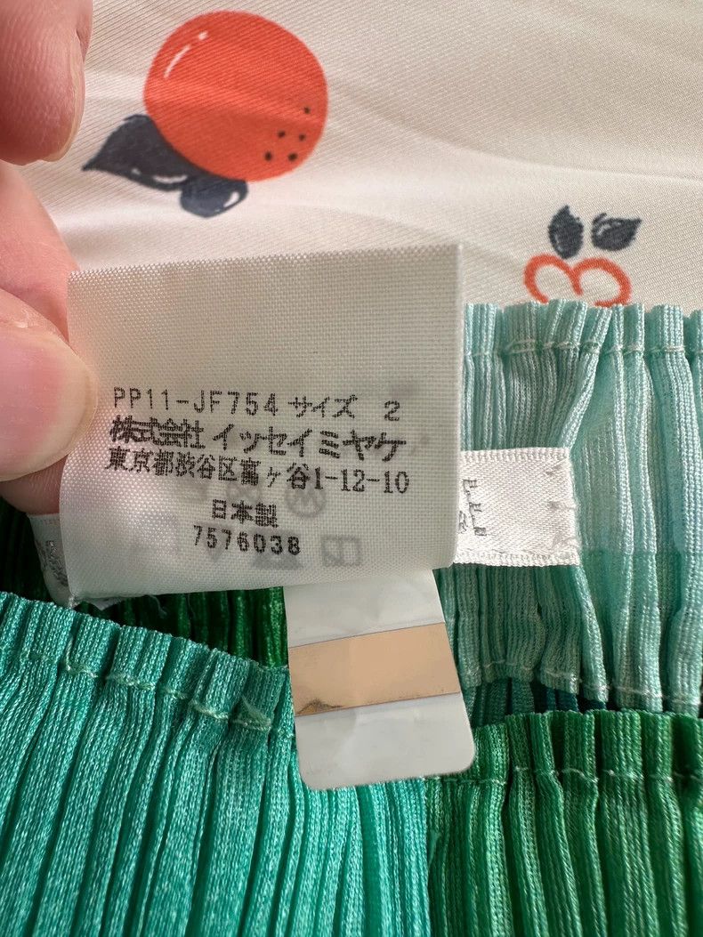 Issey Miyake Issey Miyake size:2 Green cloud pleated trousers Size 31" - 7 Thumbnail
