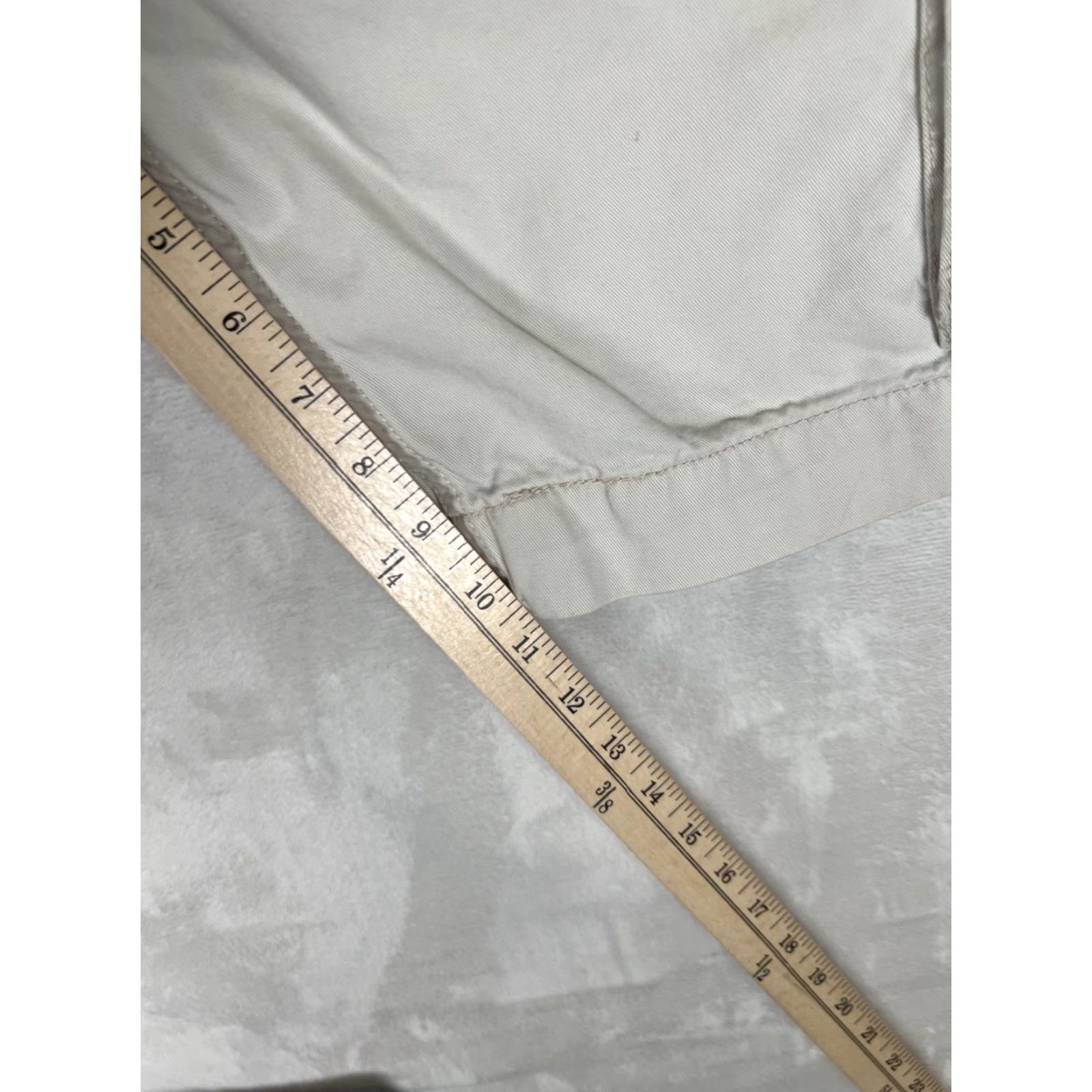 Levi's Levi’s Cargo Shorts Beige 90s Grunge Skater Men 44 Casual Travel Size 44 Inseam 10 in Denim Pattern Solid Reg. Size US 44 / EU 60 - 7 Thumbnail