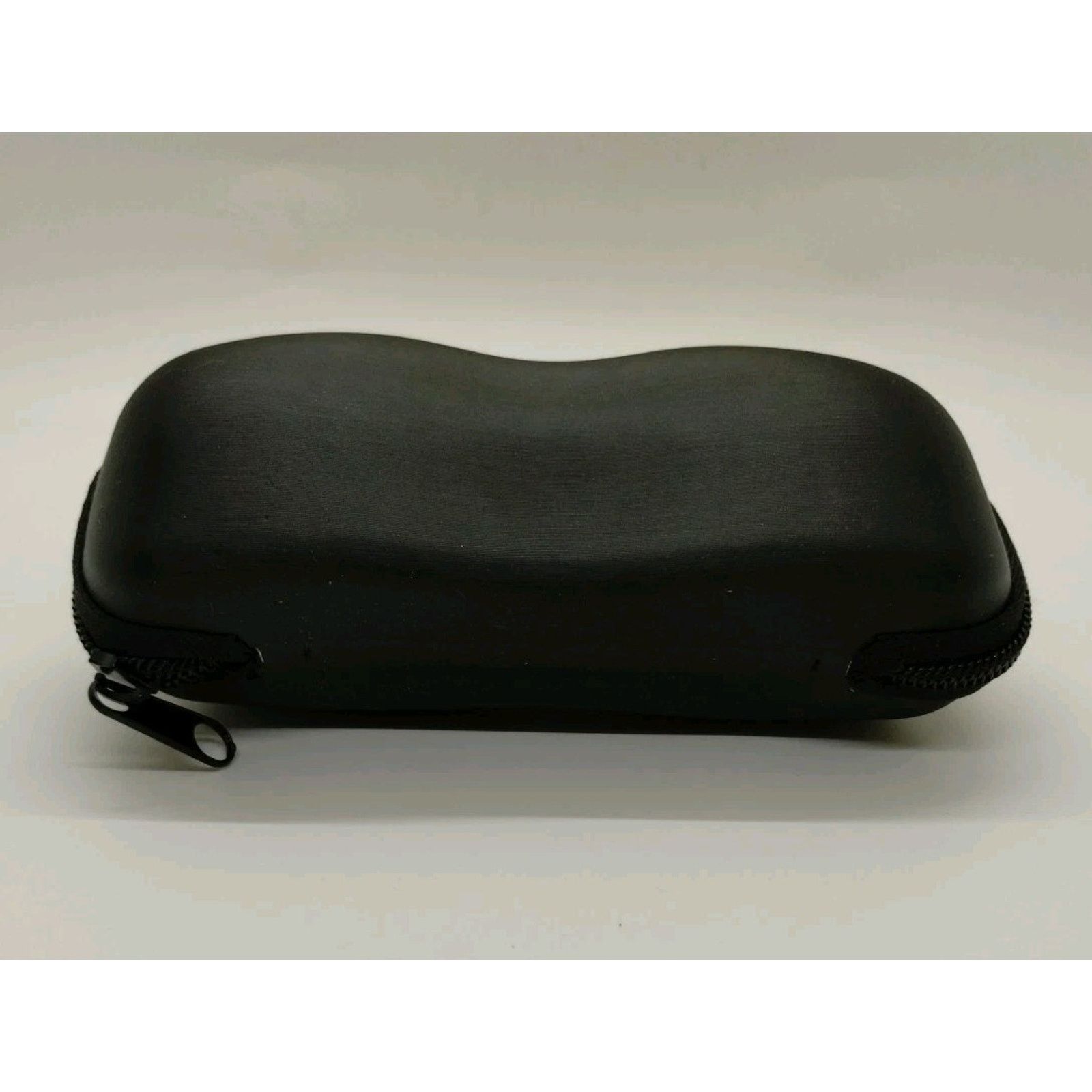 Vogue Vogue Semi-Hard Zipper Eyeglass/Sunglass Case M-Lg Size BLK Size ONE SIZE - 4 Thumbnail