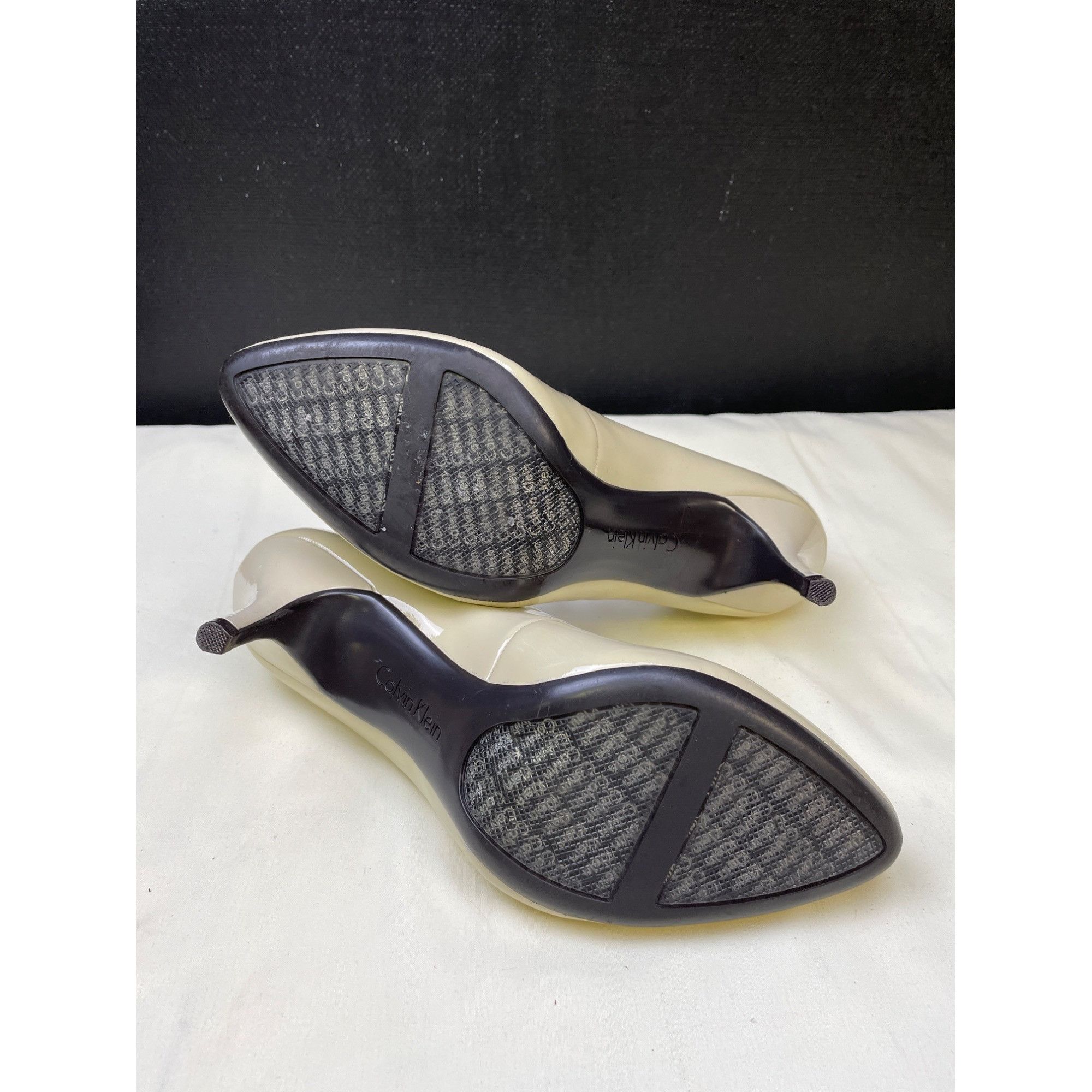 Calvin Klein Calvin Klein Women's Tan Patent Pumps/ Shoes Heel 3.25" Size Size US 9.5 / IT 39.5 - 4 Thumbnail