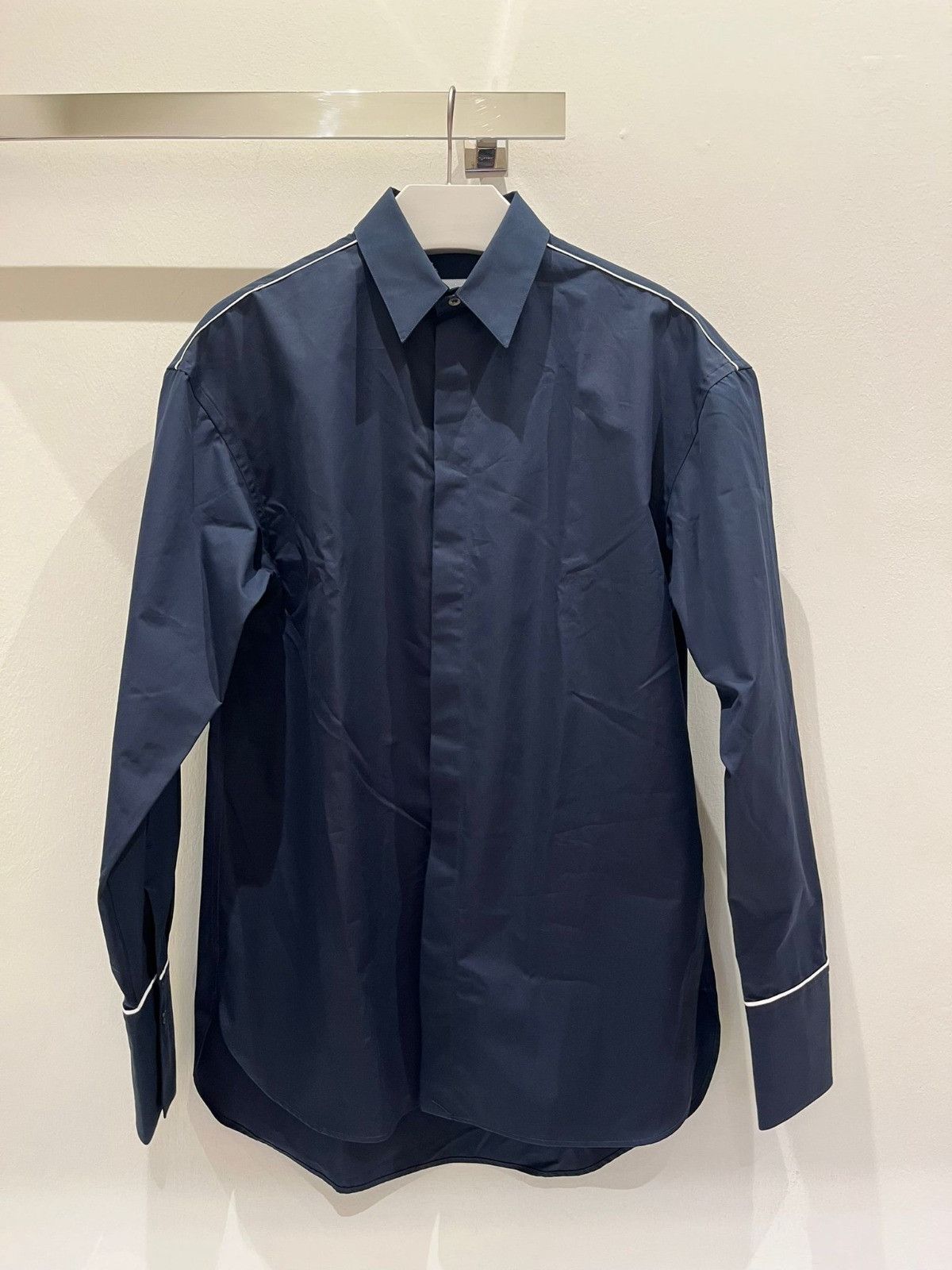Salvatore Ferragamo o1s1rm1224 Shirt in Navy Blue Size US S / EU 44-46 / 1 - 1 Preview