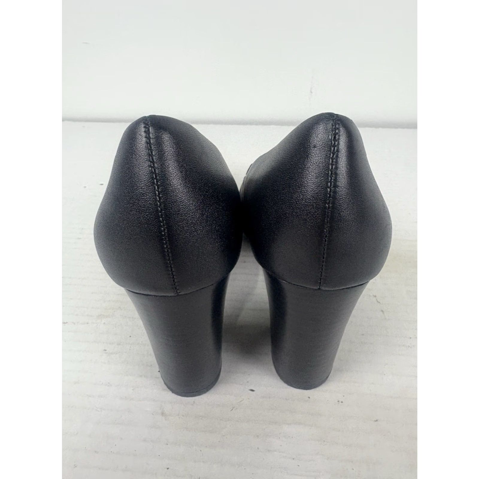 Vintage VINTAGE Tahari Fury Leather Block Heel Shoes Women’s Size 8M Black Stylish Modern Size US 8 / IT 38 - 7 Thumbnail