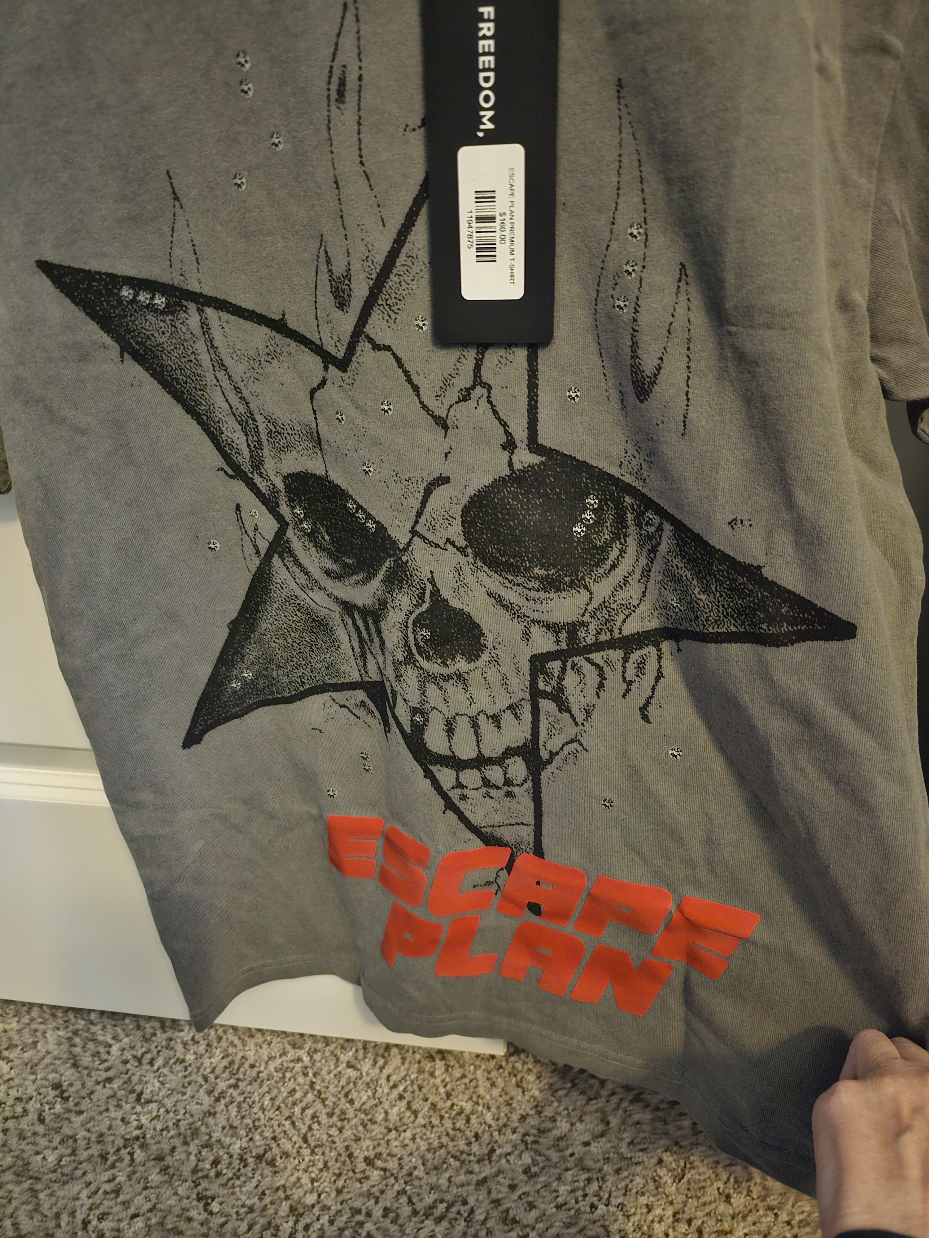 Other Escape Plan Mens Short Sleeve T-shirt Size US S / EU 44-46 / 1 - 2 Thumbnail