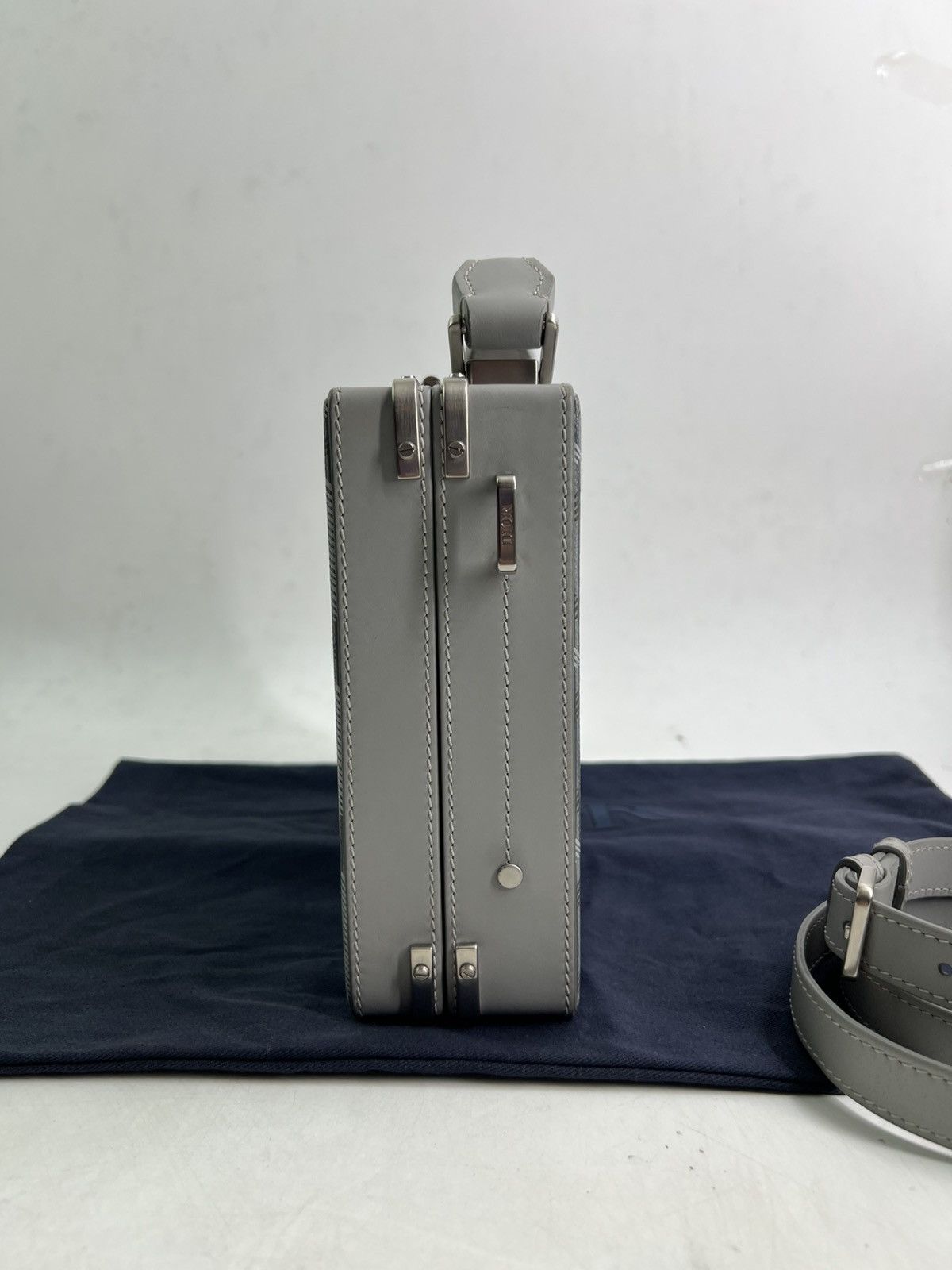 Dior Dior Lock Diamond CD Mono Hand/Sling Bag Size 34 - 3 Thumbnail