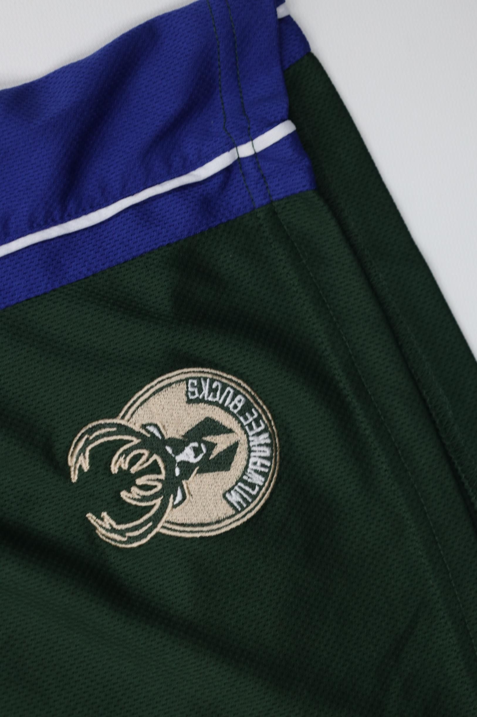 Majestic Vintage Majestic Above Knee Milwaukee Bucks Shorts Size US 42 / EU 58 - 5 Thumbnail