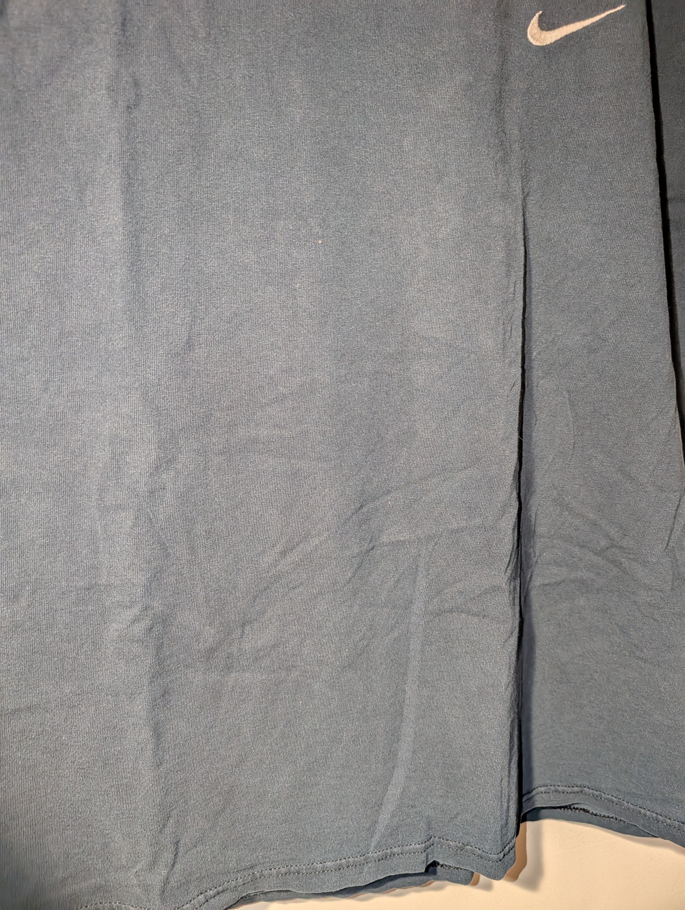 Nike VTG 90s Nike Mini Swoosh T-Shirt FADED Embroidered Logo USA Size US L / EU 52-54 / 3 - 6 Thumbnail