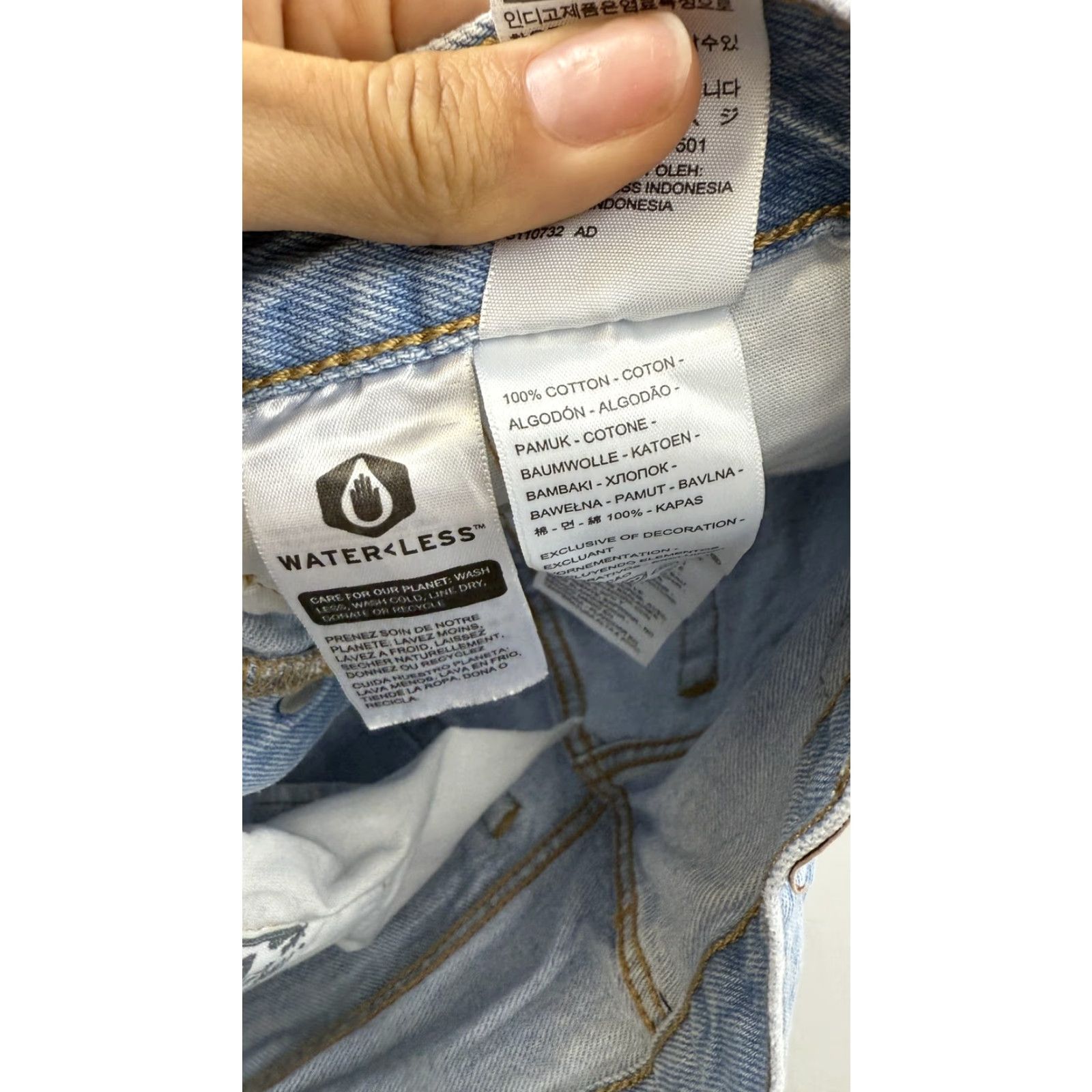 Levi's Levi's 501 Shorts Womens W28 Blue Distressed Denim High Rise Button Fly Cutoff Size 28" / US 6 / IT 42 - 7 Thumbnail