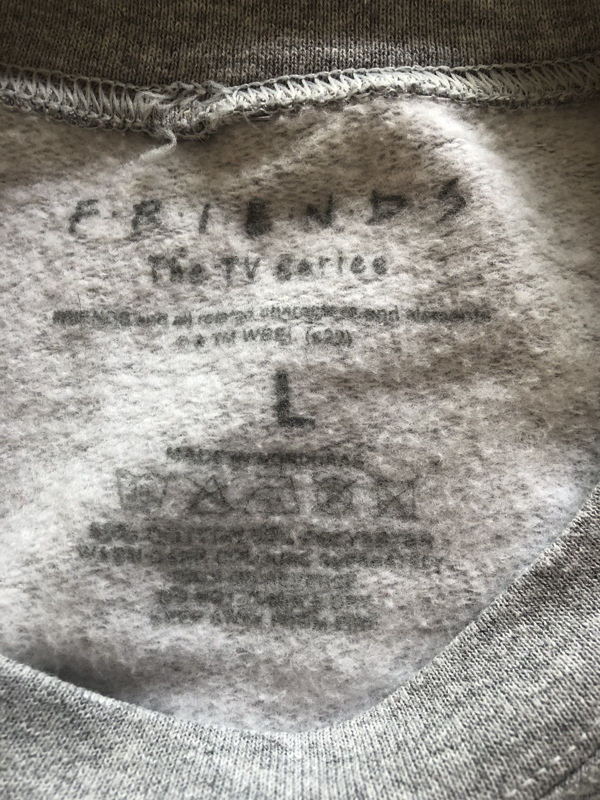Vintage RARE FRIENDS TV SERIES OFFICIAL CREWNECK SWEATER Size US L / EU 52-54 / 3 - 3 Thumbnail