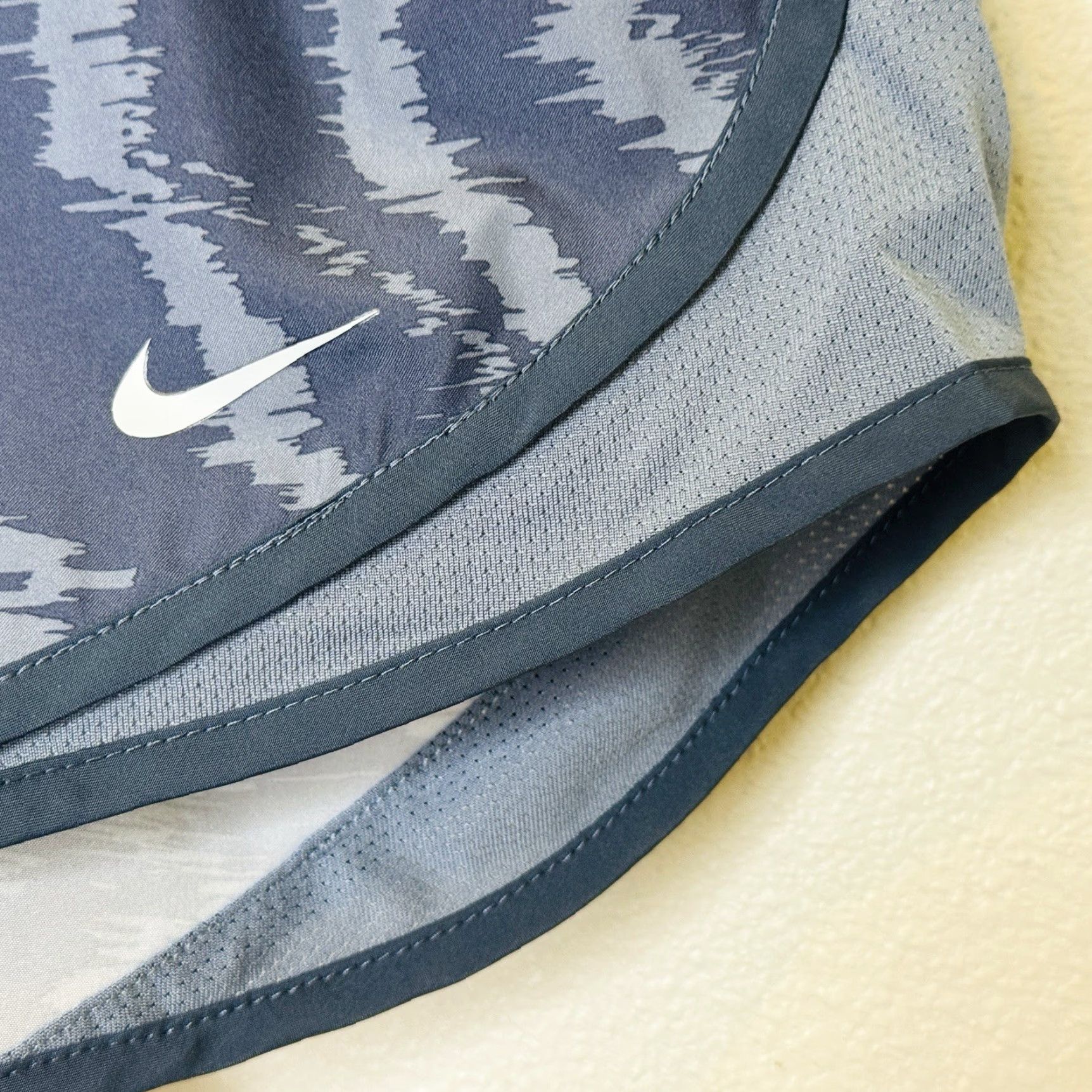 Nike Nike Shorts Womens Size Medium Gray Dri Fit Athletic Running Elastic Waist Lined Size 32" / US 10 / IT 46 - 3 Thumbnail