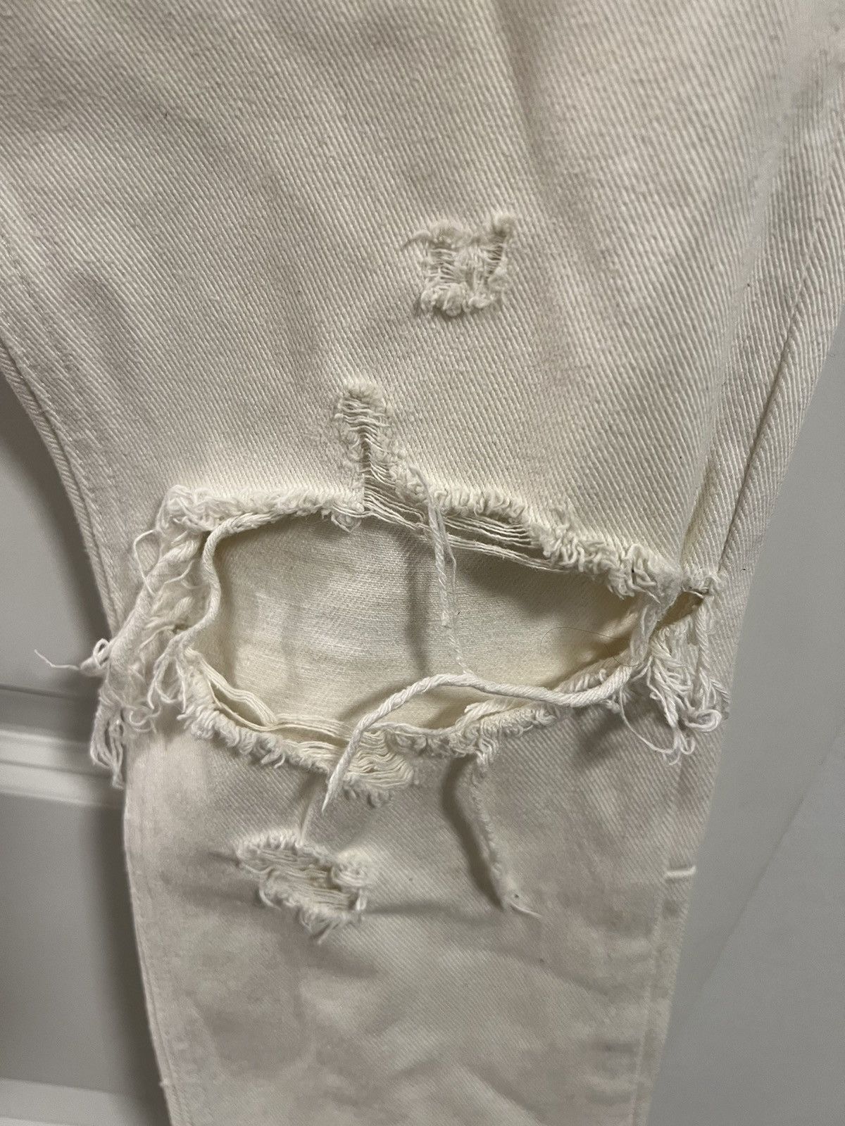 Fear of God × Maxfield Los Angeles Fear of God x Maxfield White Denim Fourth Collection size 30 Size US 30 / EU 46 - 3 Thumbnail