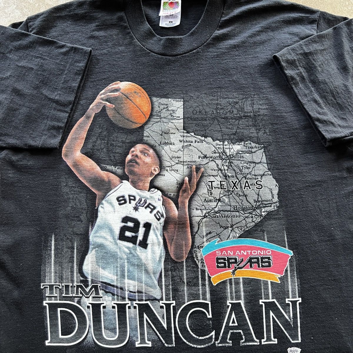 Fruit Of The Loom × NBA × Vintage VTG ‘90s Tim Duncan San Antonio Spurs Basketball Tee Shirt Size US L / EU 52-54 / 3 - 1 Thumbnail