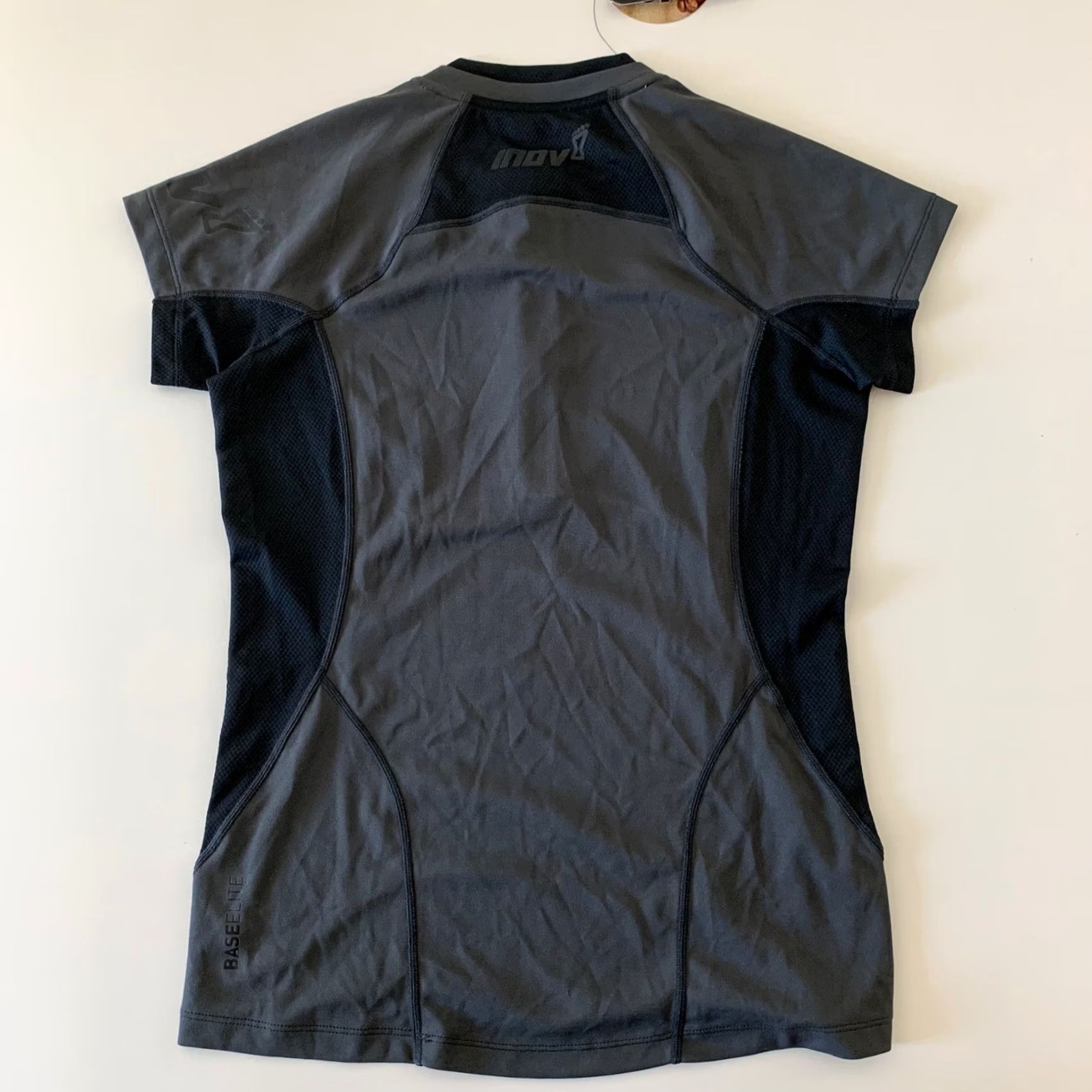Vintage Inov8 Base Elite Phantom Short Sleeve Athletic Running Shirt Women M Gray Size M / US 6-8 / IT 42-44 - 8 Thumbnail