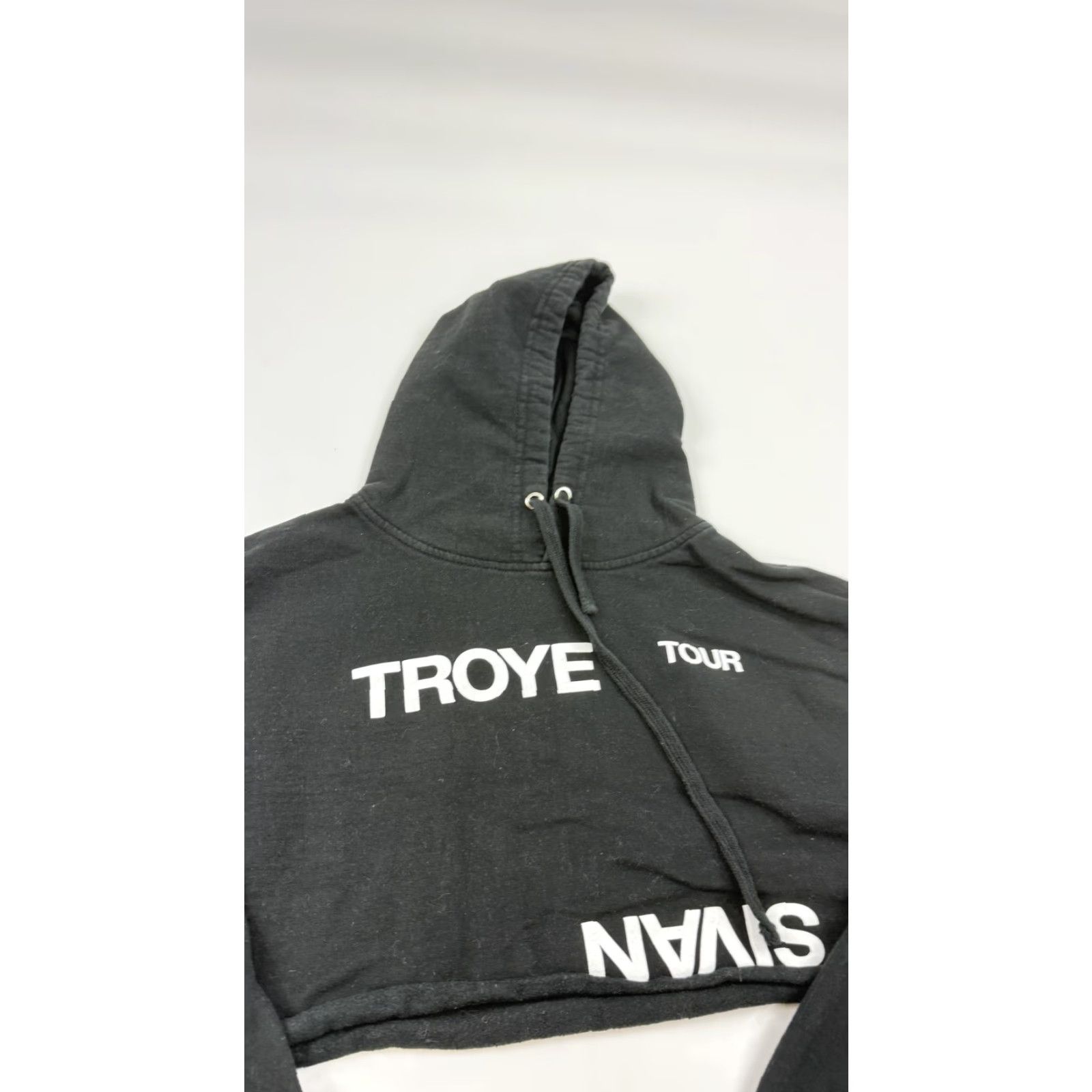 Vintage Troye Sivan Hoodie Womens Small Black Cropped Tour Concert Pullover Sweatshirt Size S / US 4 / IT 40 - 3 Thumbnail