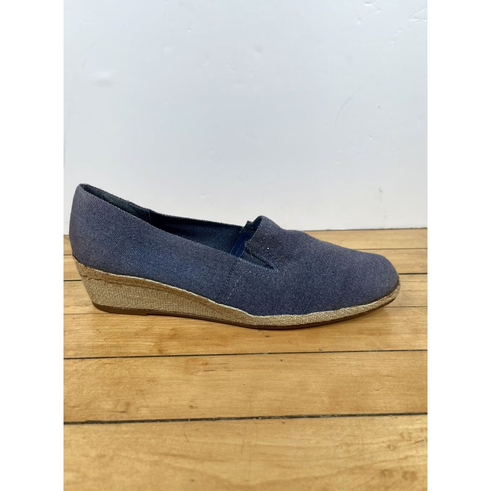 Vintage Andre East Womens Blue Fabric Pumps Heel Slip On Leather Sole Size 8.5B Classic Shoes, Womens, Medium (B) Size US 9 / IT 39 - 6 Thumbnail