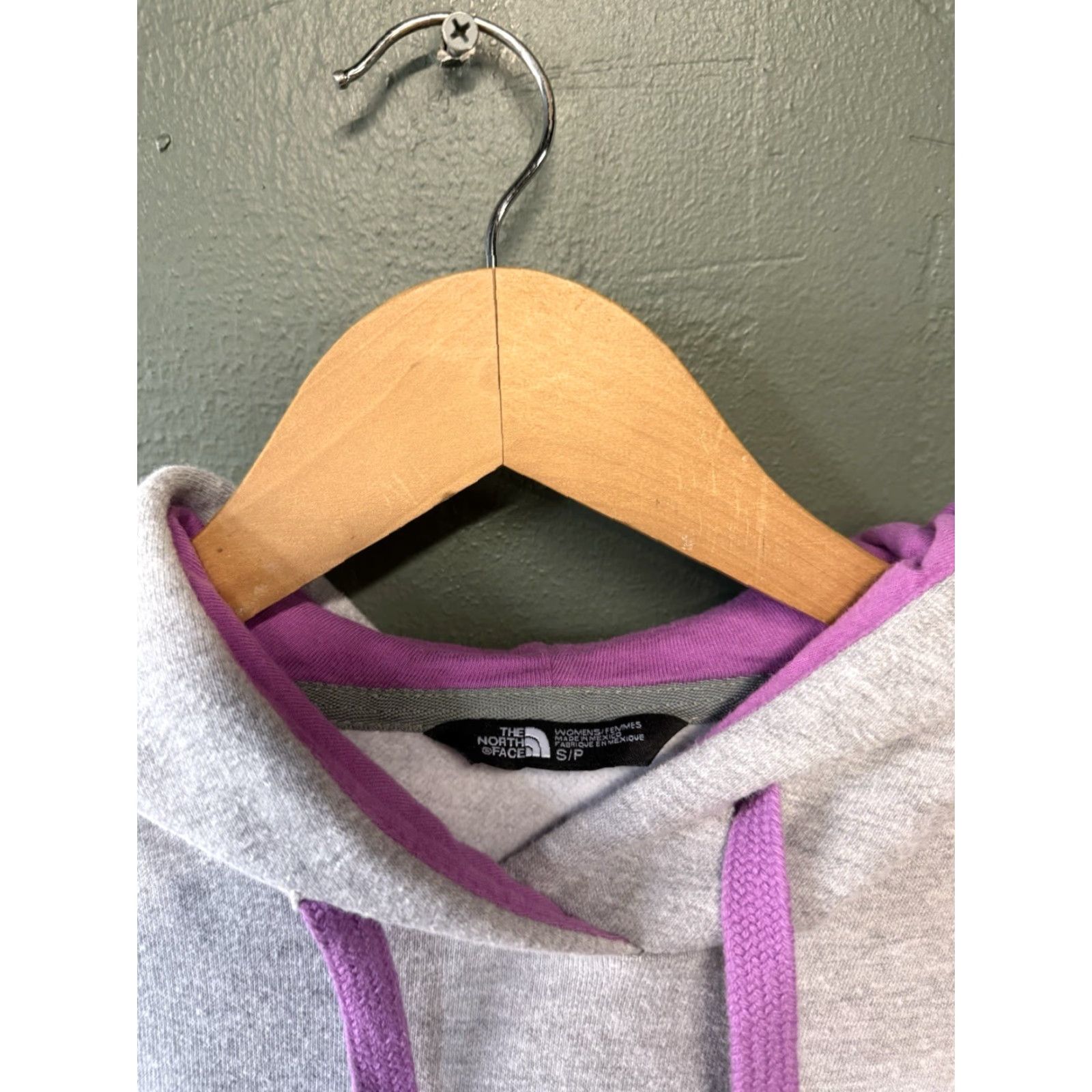 The North Face The North Face Womens Gray Graphic Pullover Hooded Sweatshirt Size Small Size S / US 4 / IT 40 - 3 Thumbnail