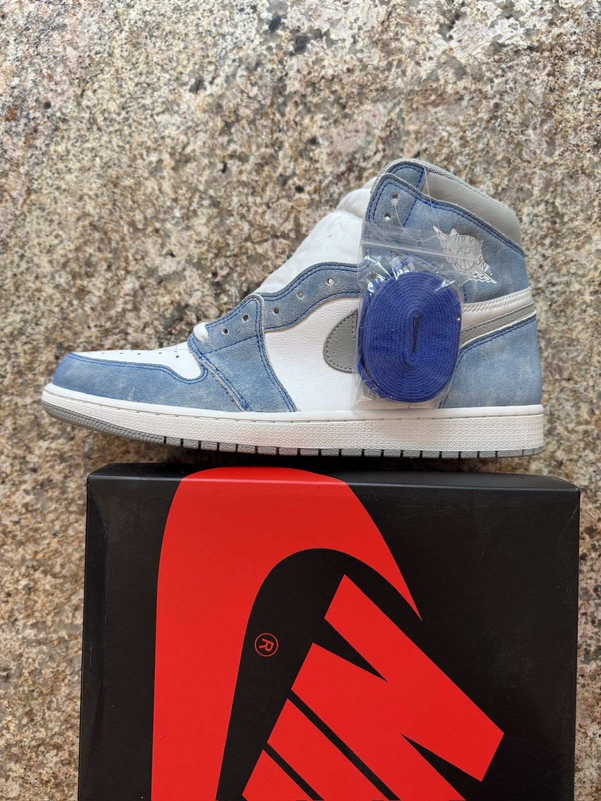 Jordan Brand JORDAN 1 RETRO OG “Hyper Royal” Size US 13 / EU 46 - 7 Thumbnail
