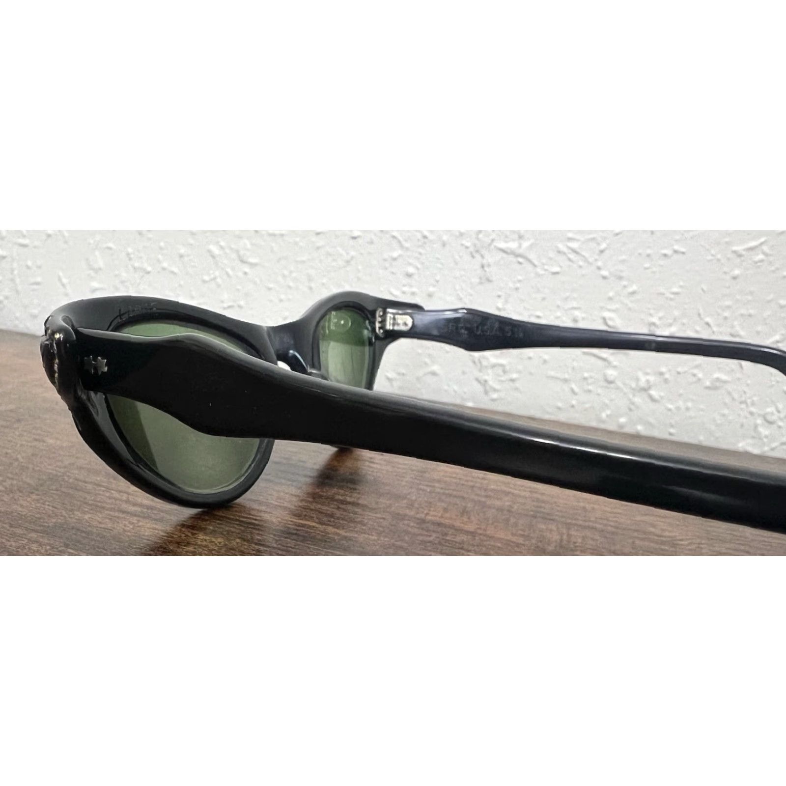Vintage VINTAGE SR USA Cat Eye Sunglasses Black Green Lens 1950s 5 1/2 Custom Look Art Deco Mens Women Girls Boys Size ONE SIZE - 4 Thumbnail