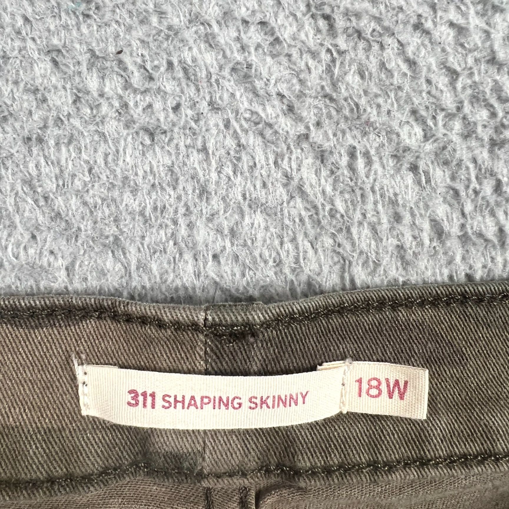 Levi's VINTAGE Levi's 311 Jeans Women's Size 18W Camouflage Skinny Fit Cotton Denim City Style Size 40" / US 18 - 6 Thumbnail