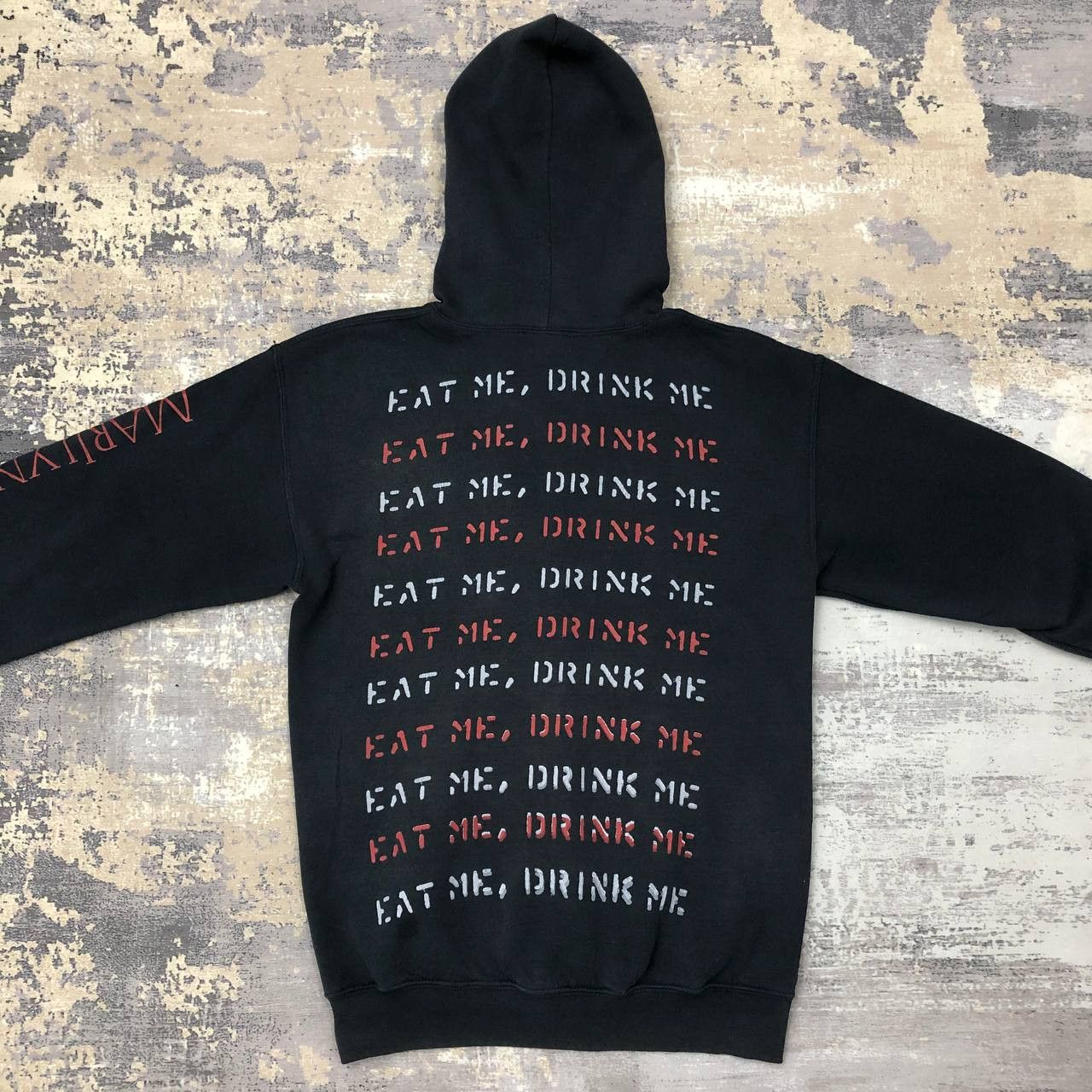 Band Tees × Gildan Y243 GILDAN MARILYN MANSON EAT ME,DRINK ME HOODIE Size US S / EU 44-46 / 1 - 2 Thumbnail