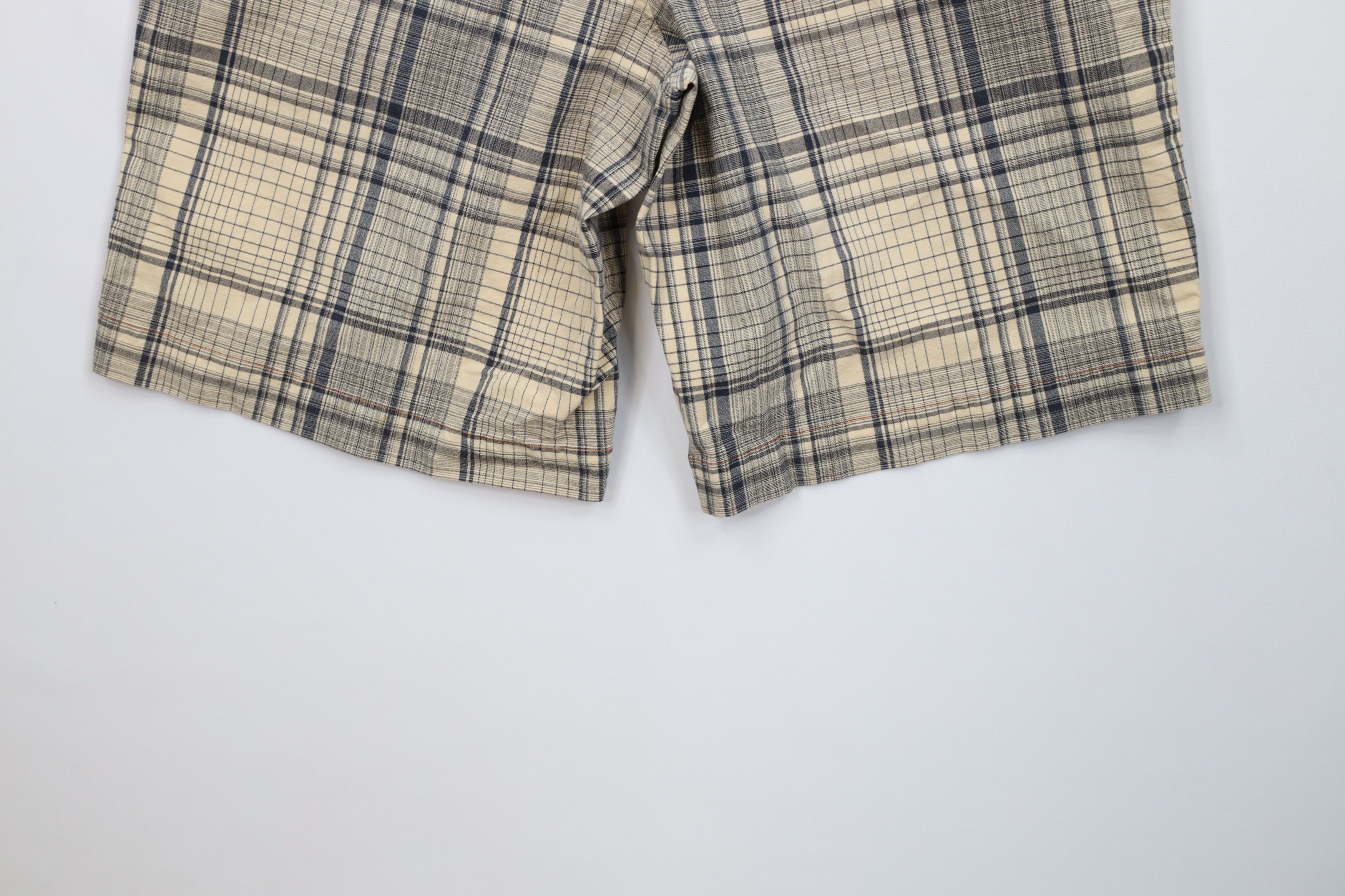 Tommy Bahama Vintage Tommy Bahama Faded Stretch Golf Chino Shorts Plaid Size US 33 - 14 Thumbnail