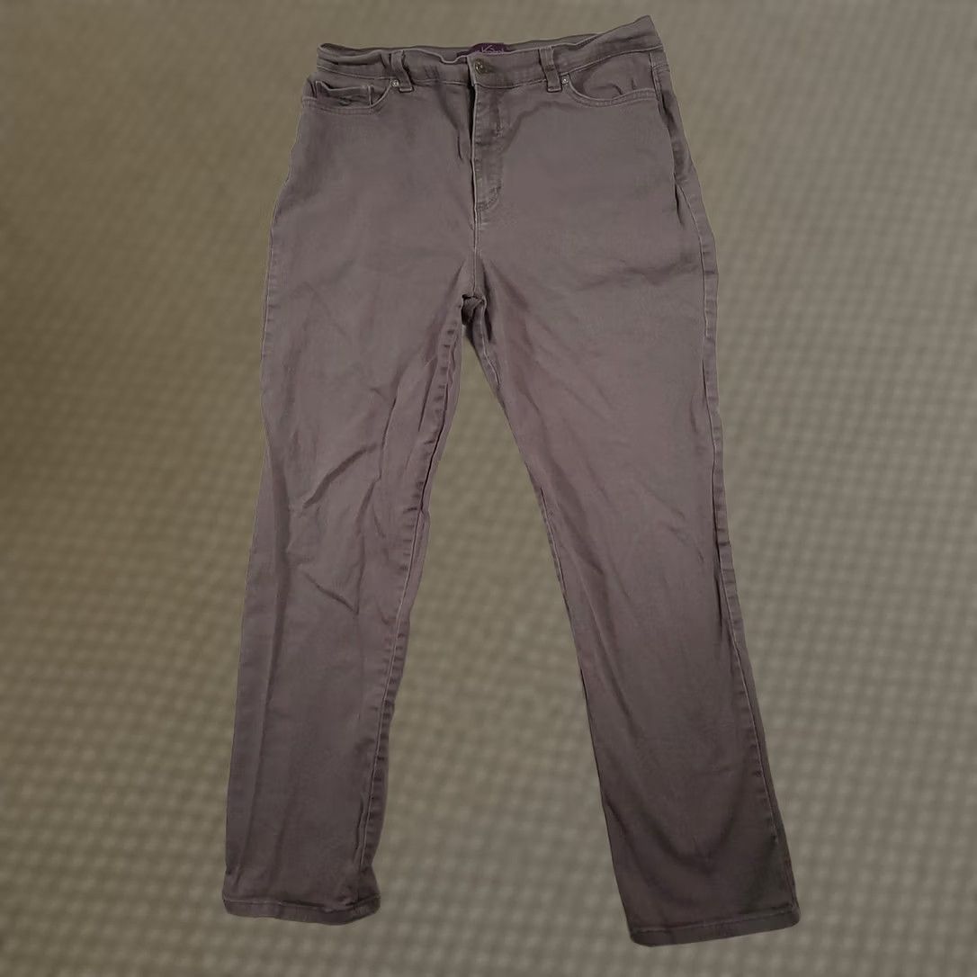 Gloria Vanderbilt VINTAGE Gloria Vanderbilt Jeans Womens 14 Gray Amanda Stretch High Rise Classic Denim Tapered Zip 5-Pocket Womens Size 36" / US 14 / IT 50 - 1 Thumbnail