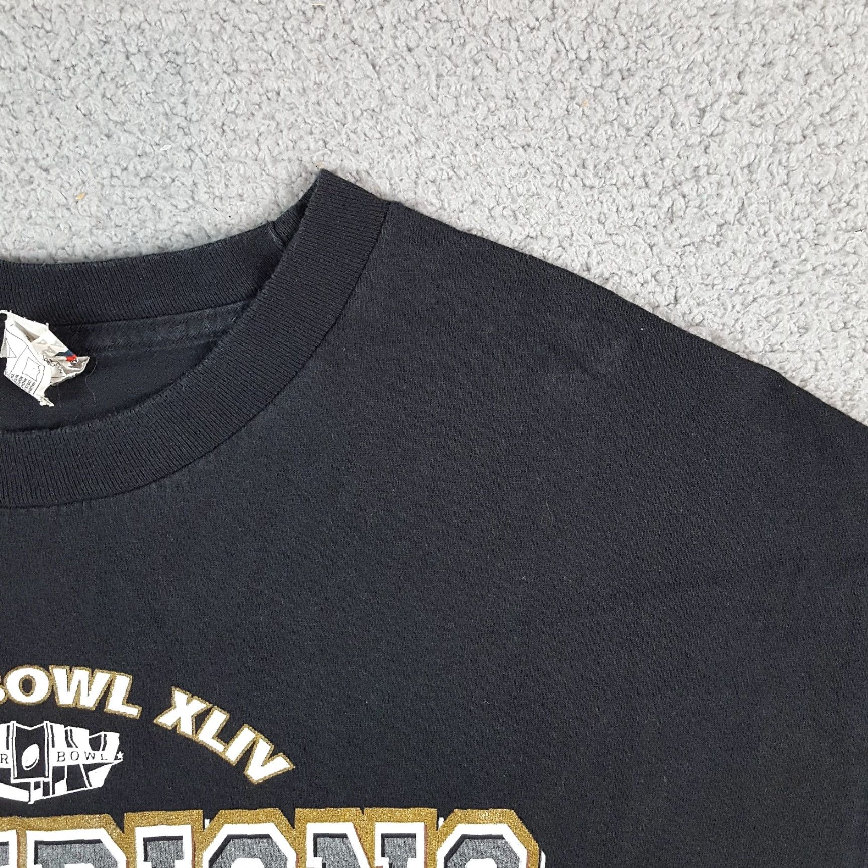 Champion VINTAGE 2010 Super Bowl XLIV New Orleans Saints Champions Men's Size XL Football T Shirt Size US XL / EU 56 / 4 - 4 Thumbnail