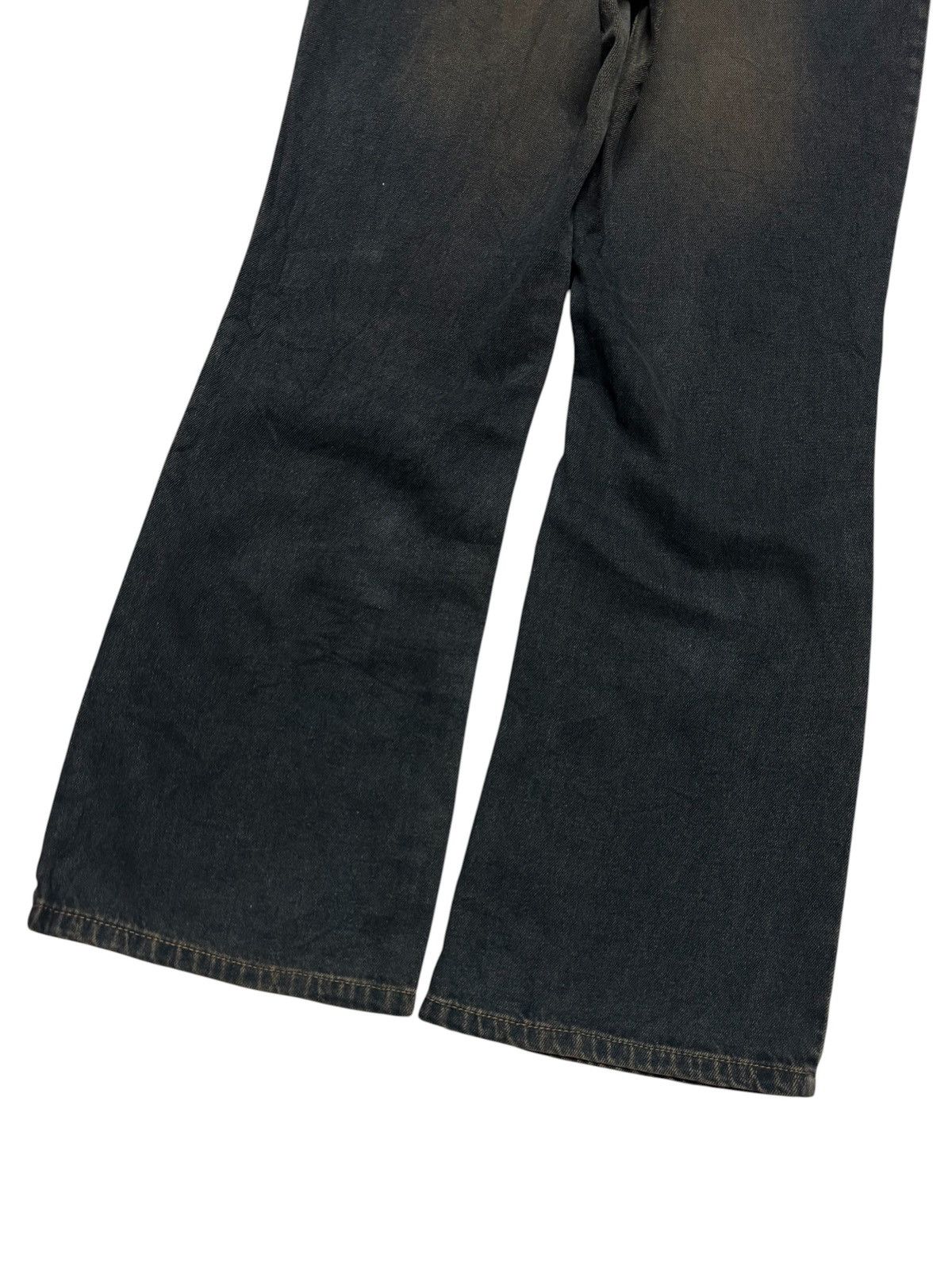 Tornado Mart VINTAGE JAPANESE FLARED RUSTY MUDWASHED DARK DENIM Size US 30 / EU 46 - 14 Thumbnail