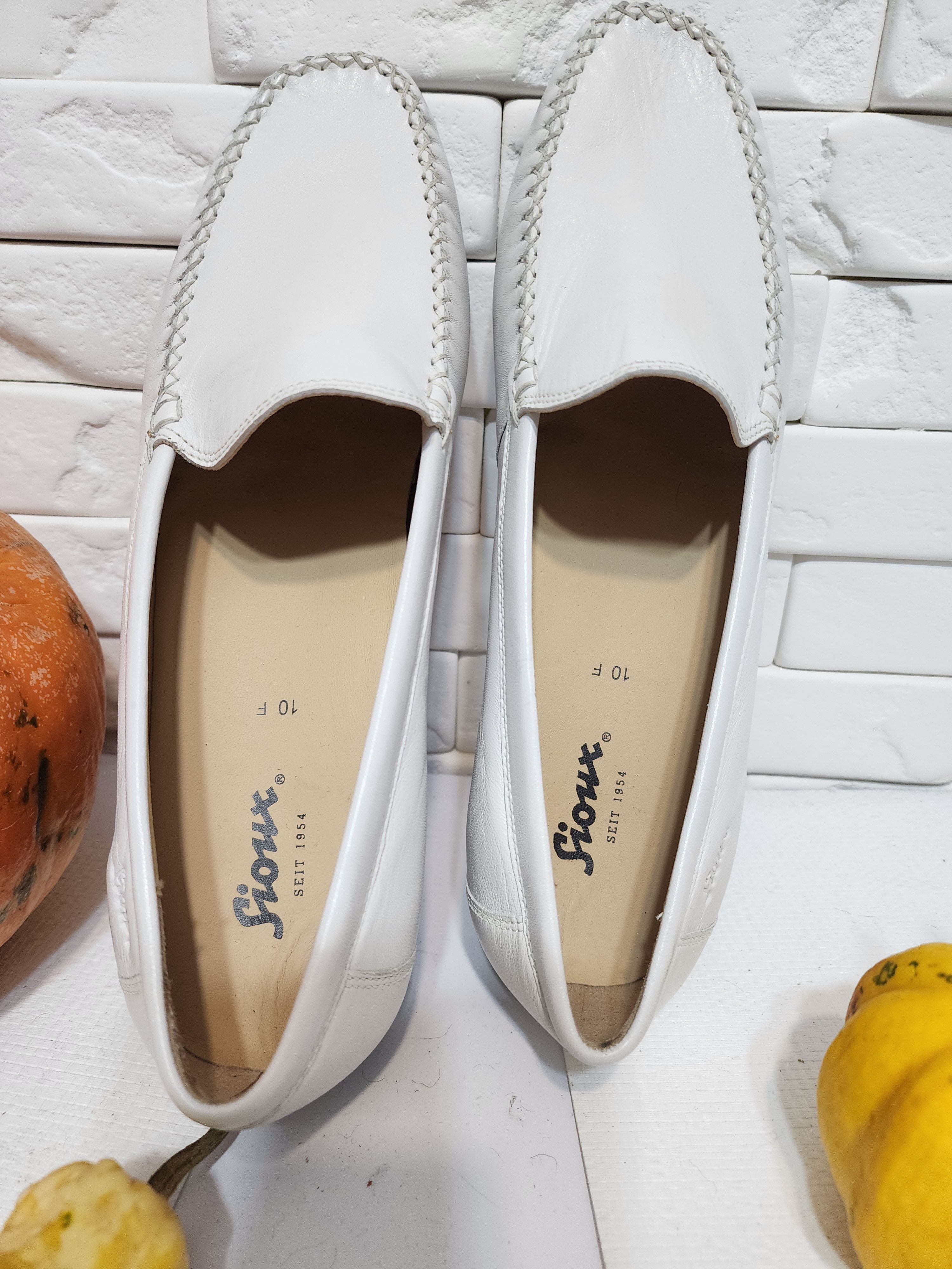 Uniqlo White Leather Shoes: Men's Classic Design Size US 10 / EU 43 - 6 Thumbnail