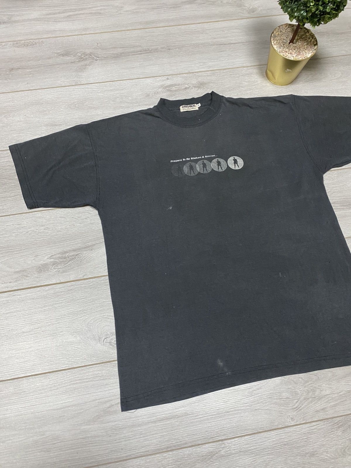 Vintage Vintage 1997 James Bond 007 faded Tomorrow Never Dies Tee Size US XL / EU 56 / 4 - 2 Thumbnail