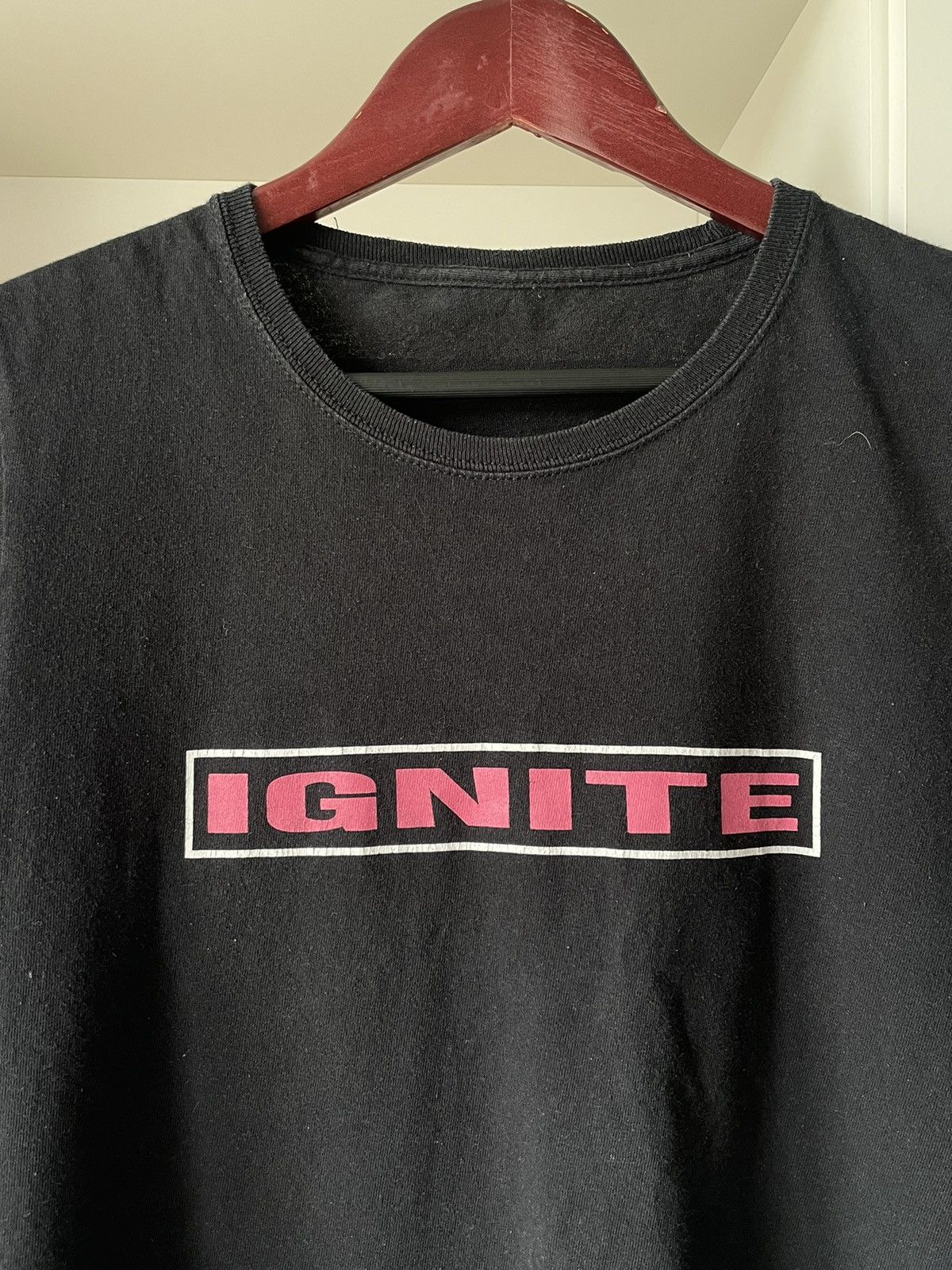 Band Tees × Vintage Vintage Hardcore Ignite Band T-Shirt Promo Pink Logo RARE Size US S / EU 44-46 / 1 - 4 Thumbnail