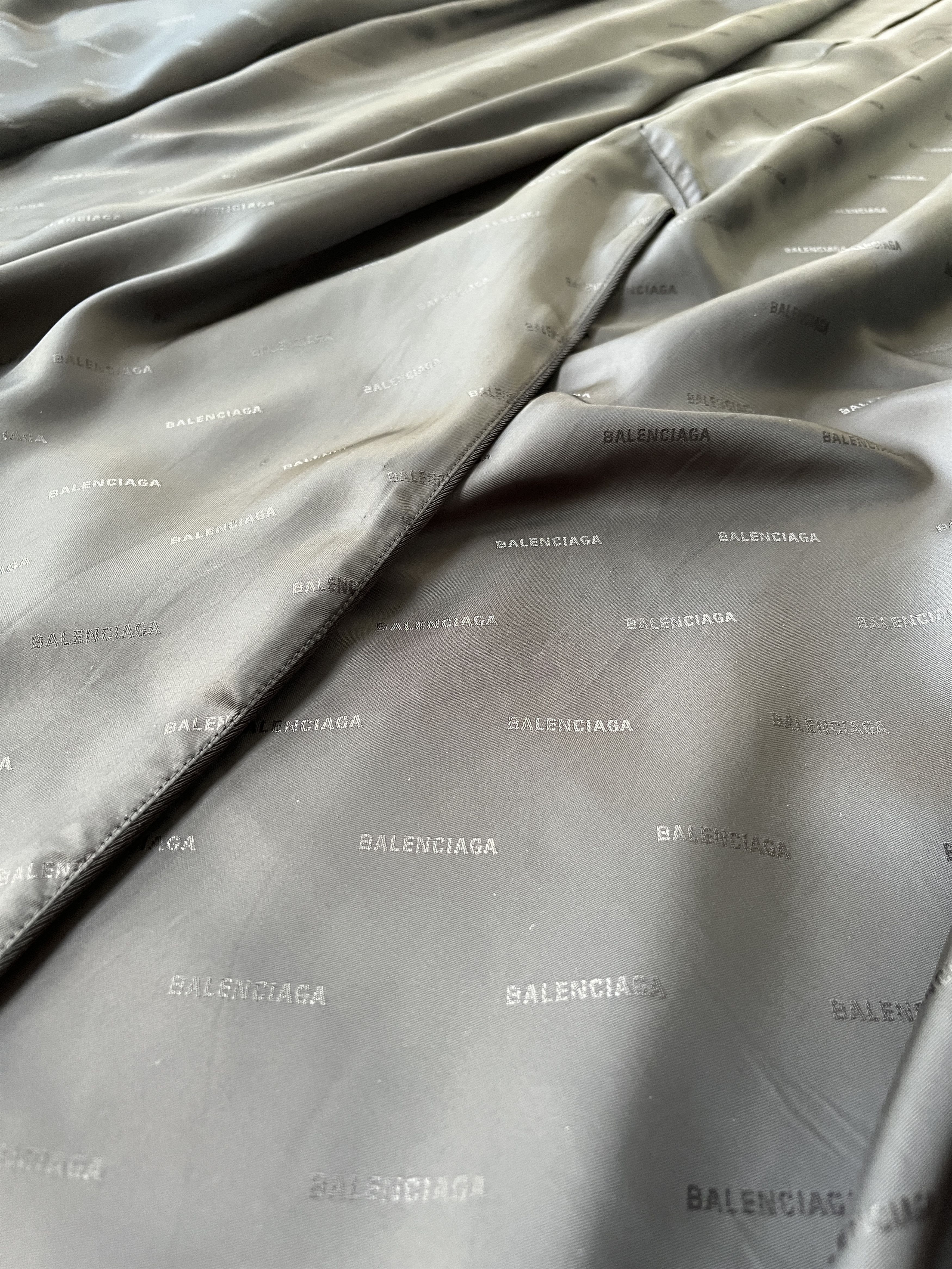 Balenciaga Balenciaga Crepe Hooded Coat Size 50 AW19 Size US L / EU 52-54 / 3 - 5 Thumbnail
