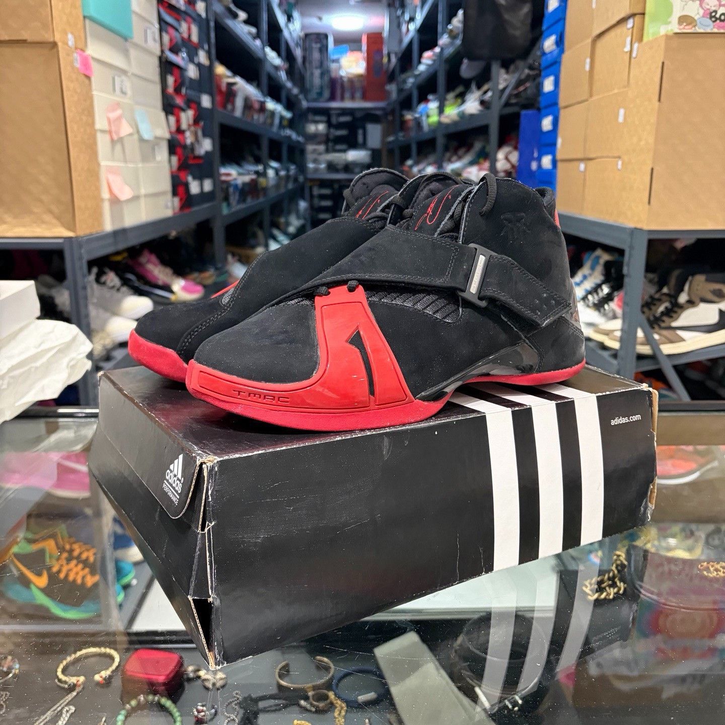Adidas Adidas Black Lowtop Sneakers 10.5 Men Size US 10.5 / EU 43-44 - 1 Thumbnail