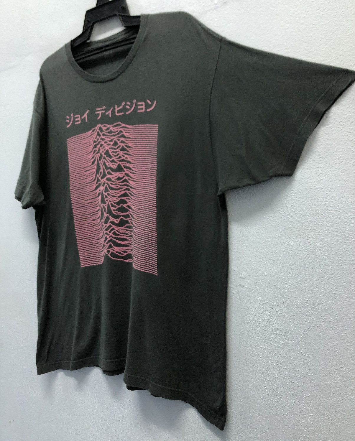 Band Tees Vintage Rock Band Joy Division Unknown Pleasures T-Shirt Size US XL / EU 56 / 4 - 5 Thumbnail