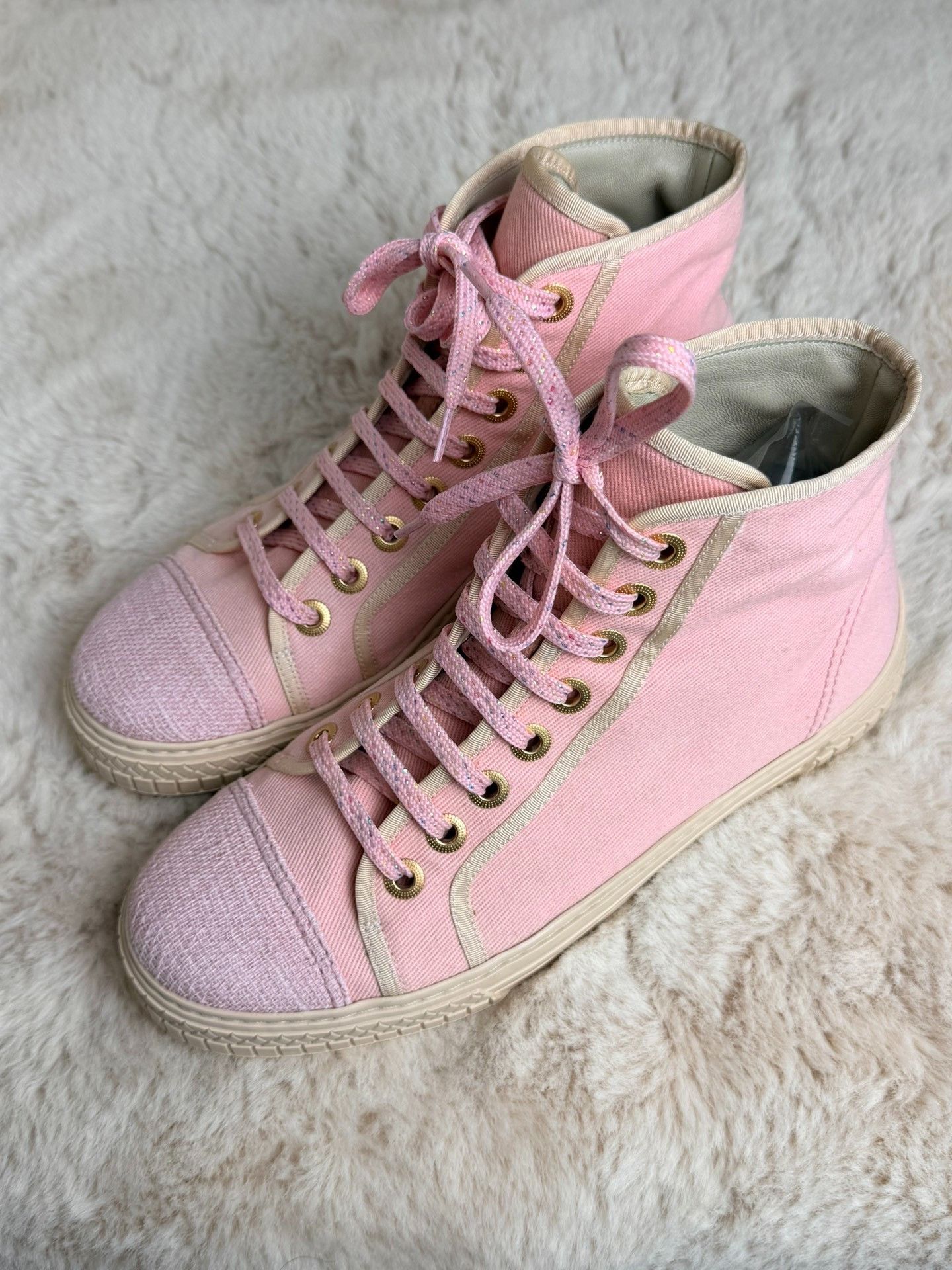 Chanel Chanel Canvas Pink Lowtop Sneakers us_8 Women Size US 8 / IT 38 - 1 Thumbnail