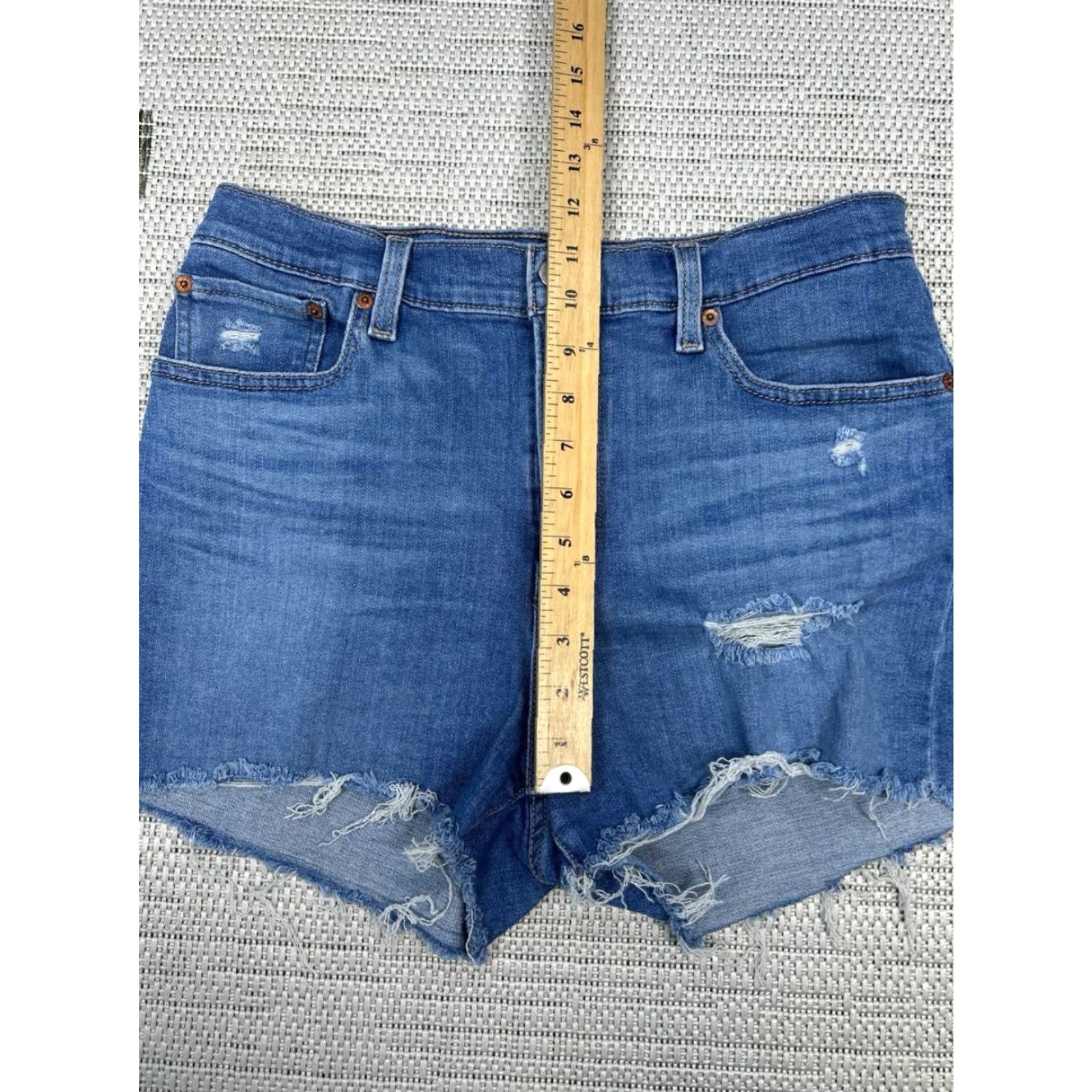 Levi's Levi's Shorts Womens 31 Medium Wash Denim High Rise Cut-Offs Size 24" / US 00 / IT 34 - 4 Thumbnail